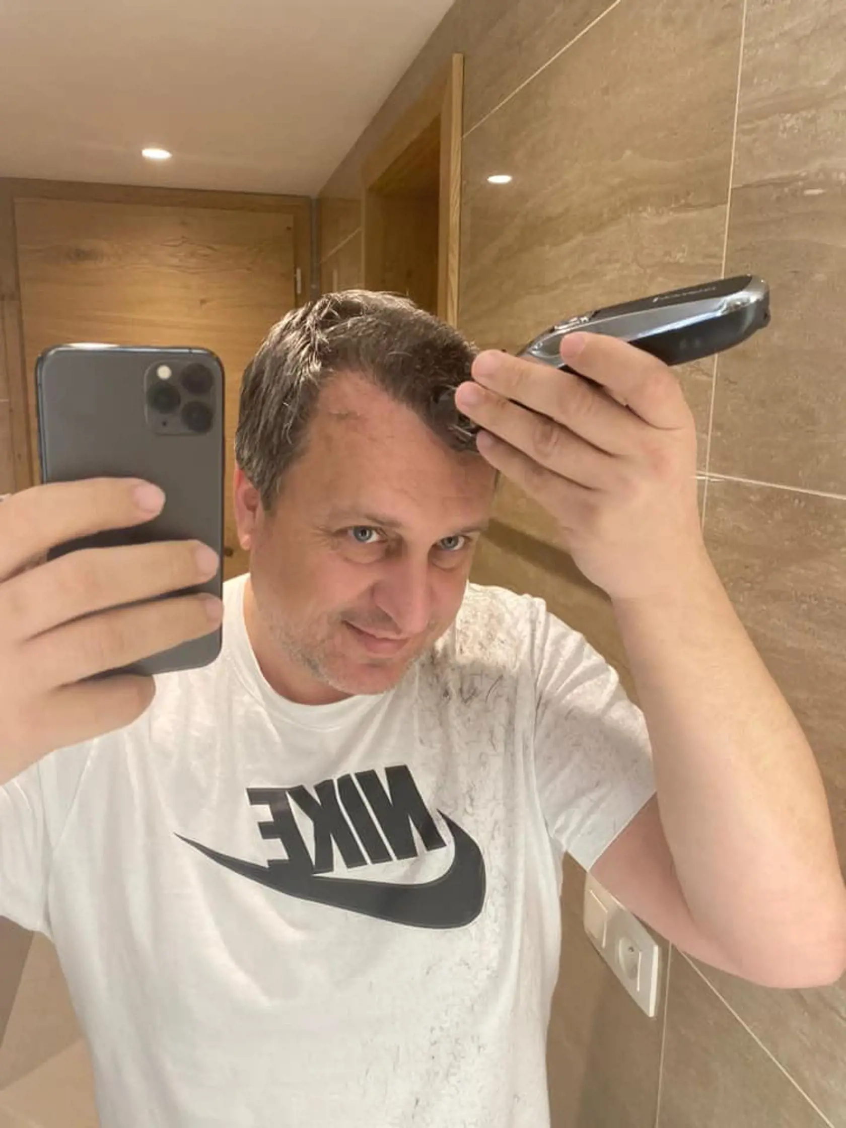 Andrej Danko sa počas pandémie ostrihal celkom sám. V najhoršom prípade by sa tým mohol aj živiť.