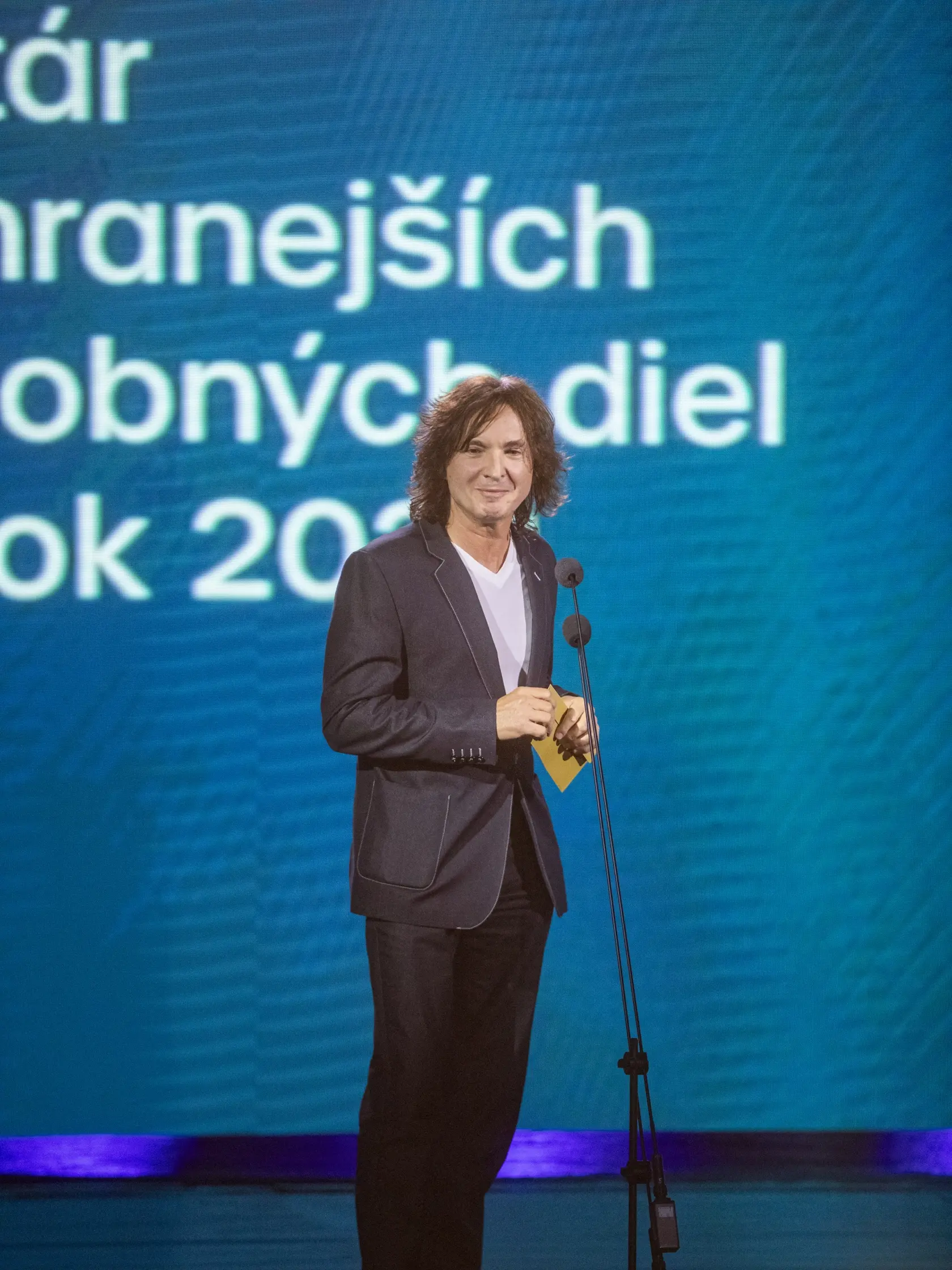 Na snímke je slávnostné odovzdávanie cien SOZA v divadle P. O. Hviezdoslava v Bratislave. Na fotke je  slovenský spevák, gitarista, skladateľ a textár Maťo Ďurinda.