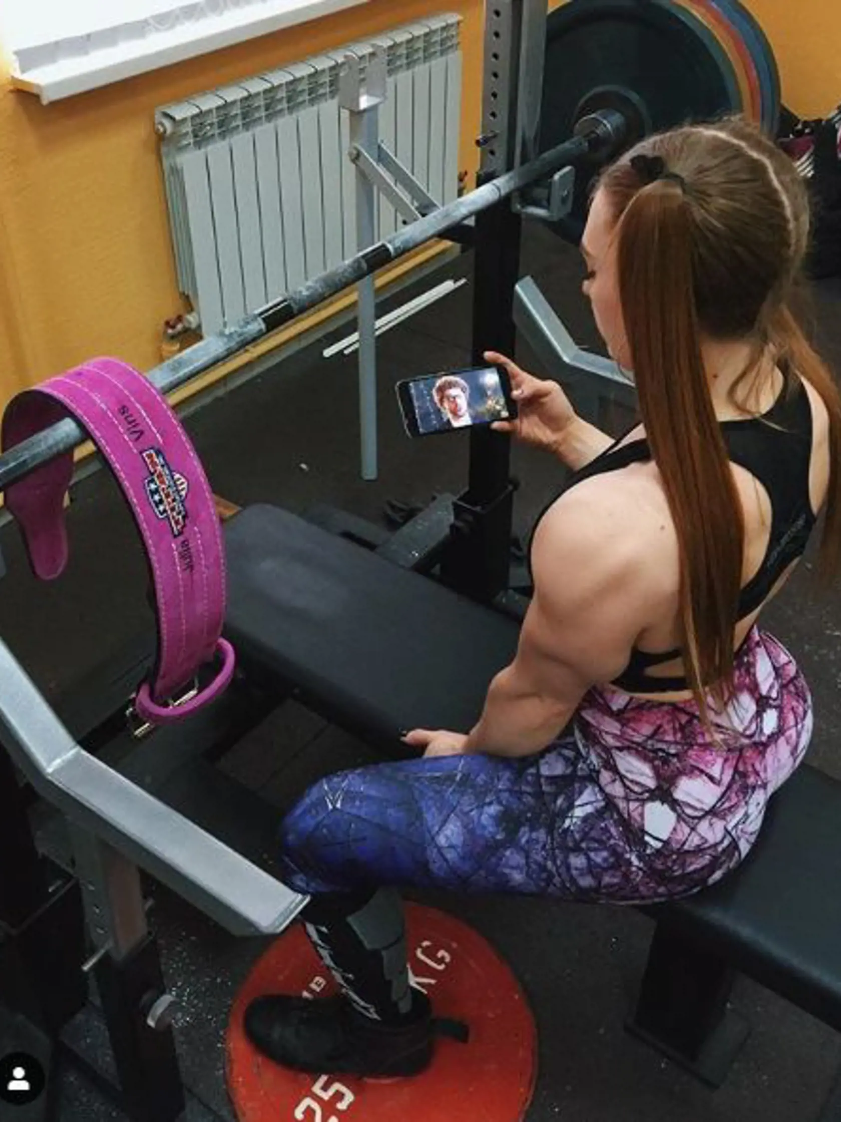 Julia má 23 rokov, tvár modelky a telo vzpierača.