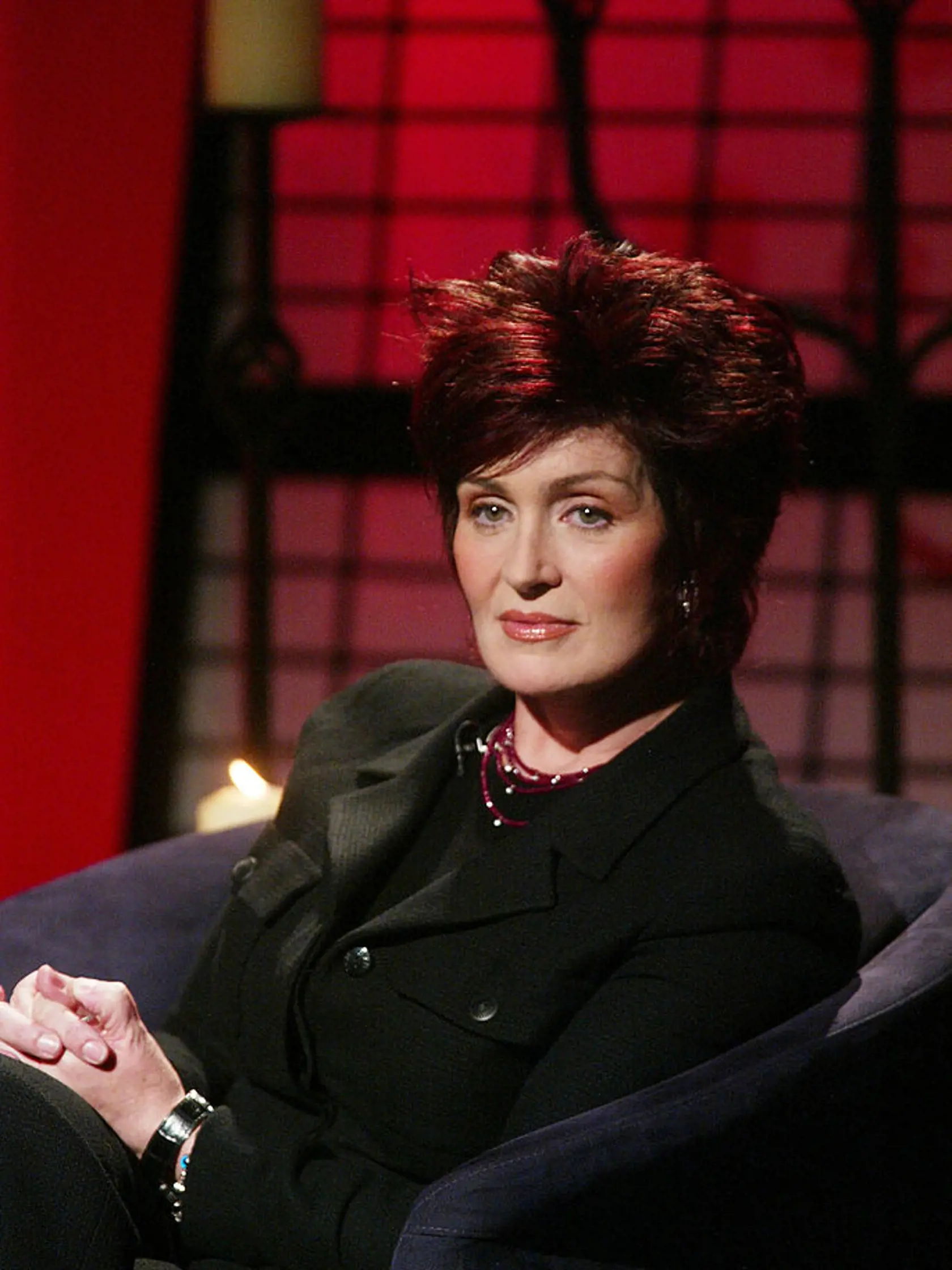 Porotkyňa v talentových šou Sharon Osbourne priznala, že v roku 2021 podstúpila zbabraný facelift. „Už nie je čo naťahovať, ťahať, strihať.“ Vraj trvalo roky, kým si povedala, že je to opäť ona. Otvorene tiež hovorí o tom, že využila na chudnutie Ozempic, no schudla príliš, 19 kilogramov a teraz sa snaží pribrať. 