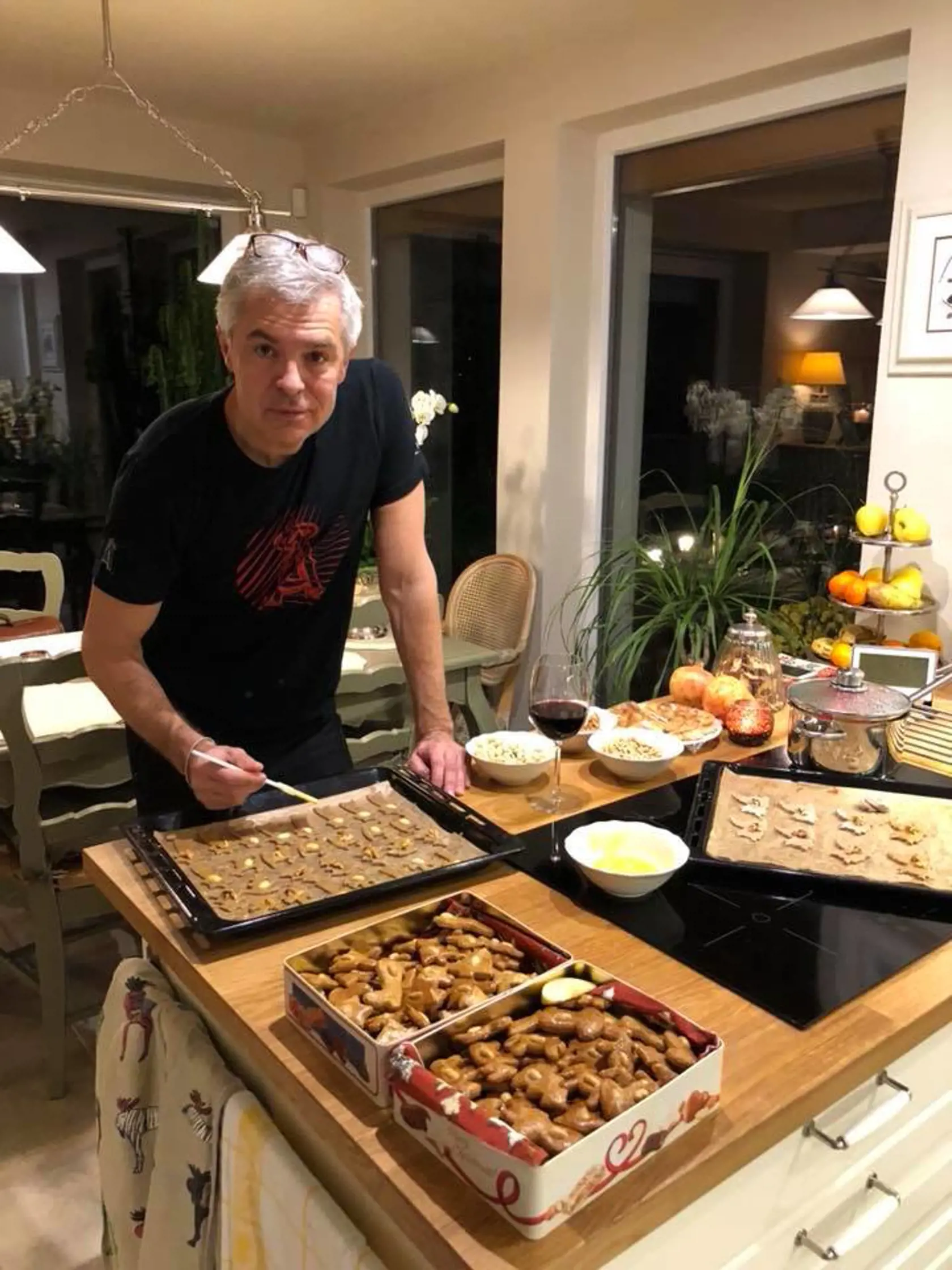 Minister zahraničných vecí žije v krásnom dome, ktorý prekypuje luxusom.