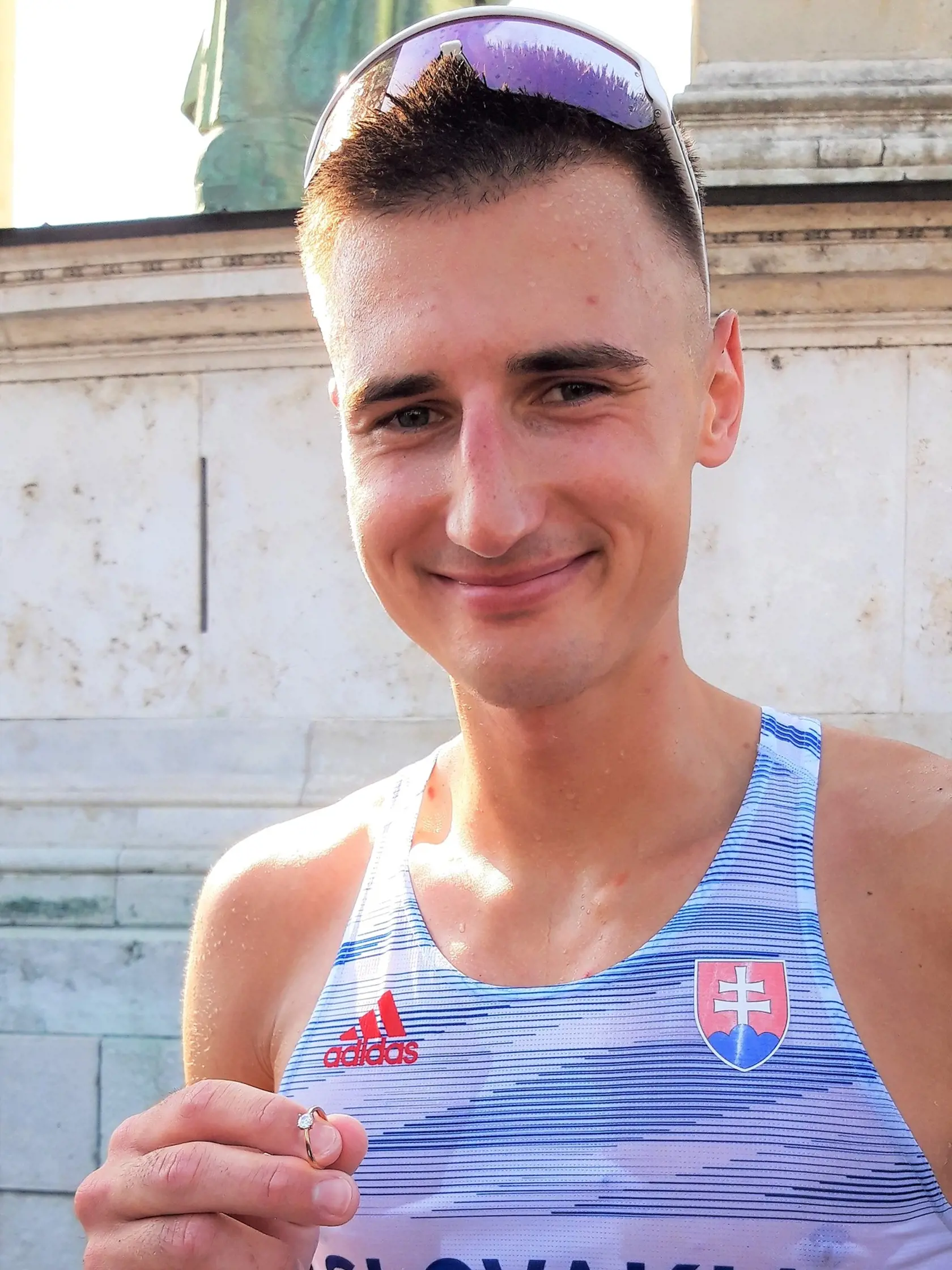 Dominik Černý so snubným prsteňom
