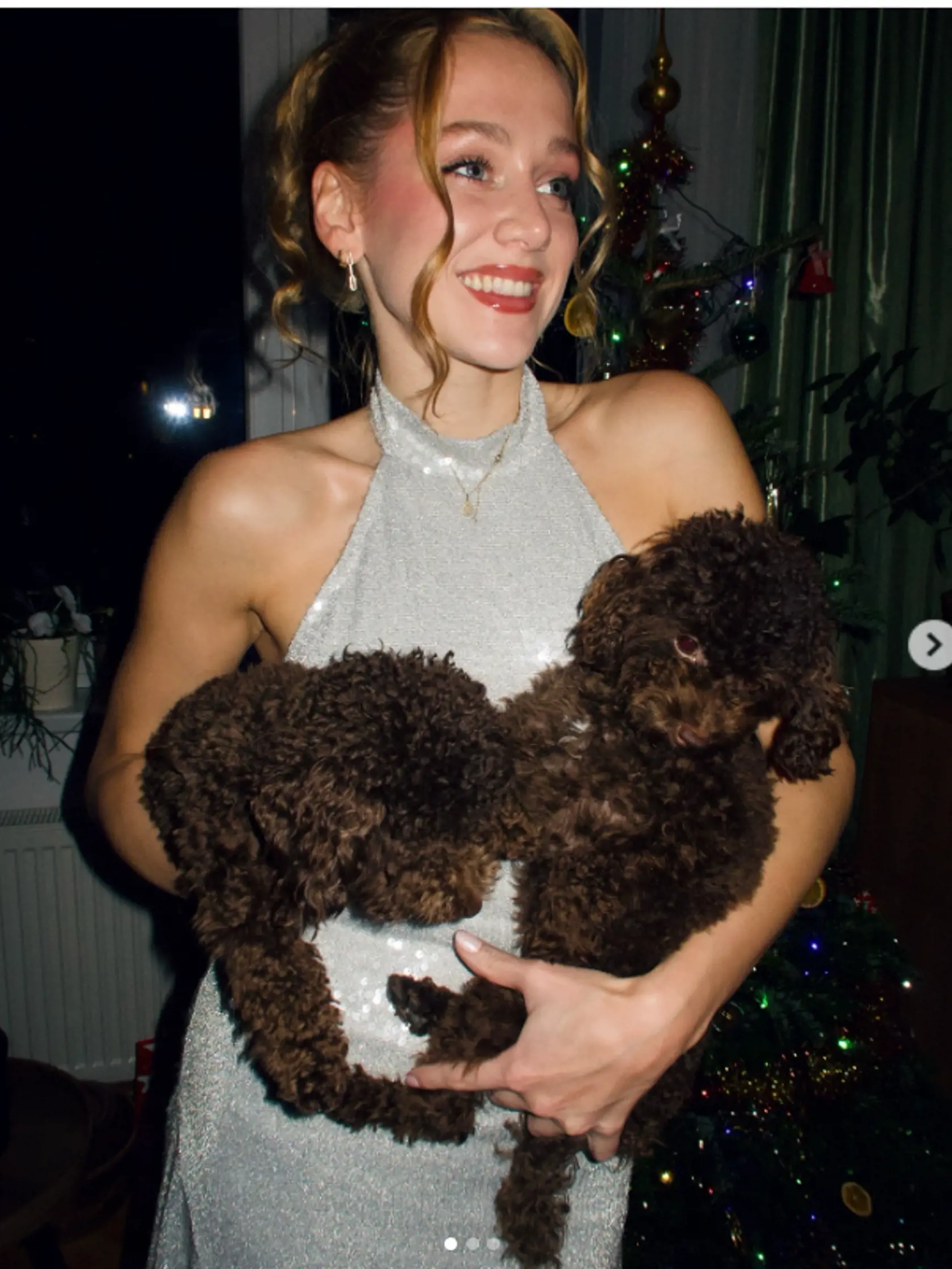 Emma Drobná na foto s rozkošnými psíkmi.