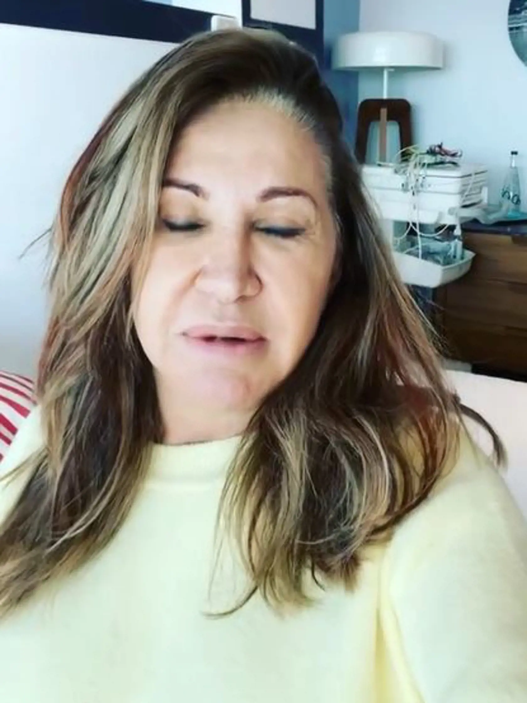 Video nenalíčenej Carmen vzniklo v nemocnici. "Dnes deň bez mejkapu," napísala milionárka k zverejneným záberom.