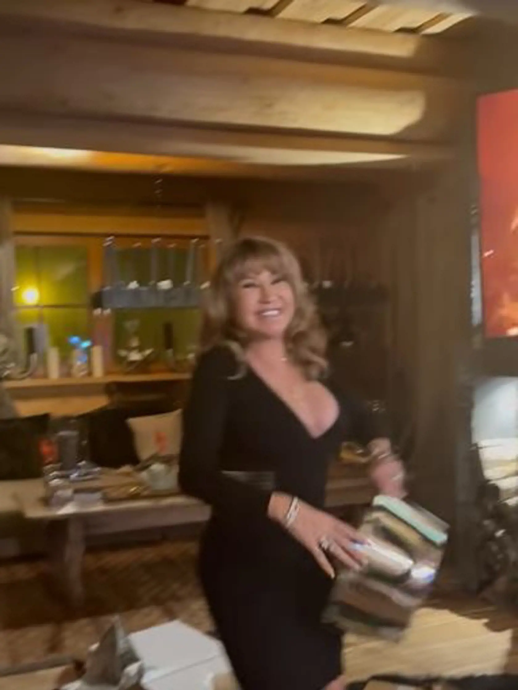 Carmen pobavila fanúšikov tancom s veľkým hrncom.