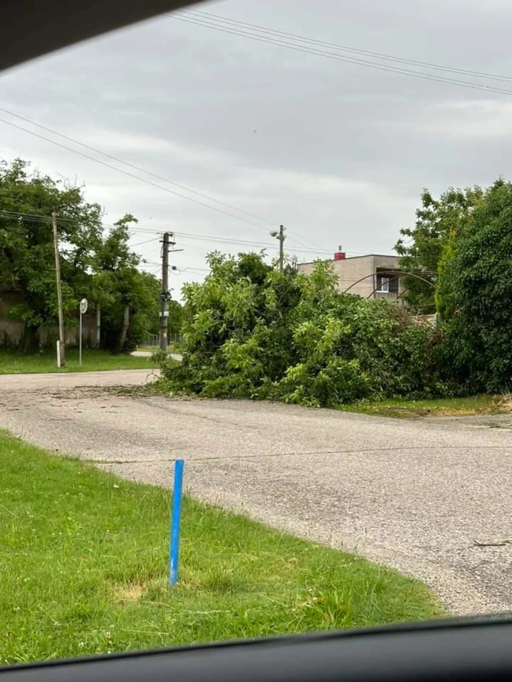 Imeľčanom ostali len oči pre plač: Nočná supercela tu napáchala obrovské škody.