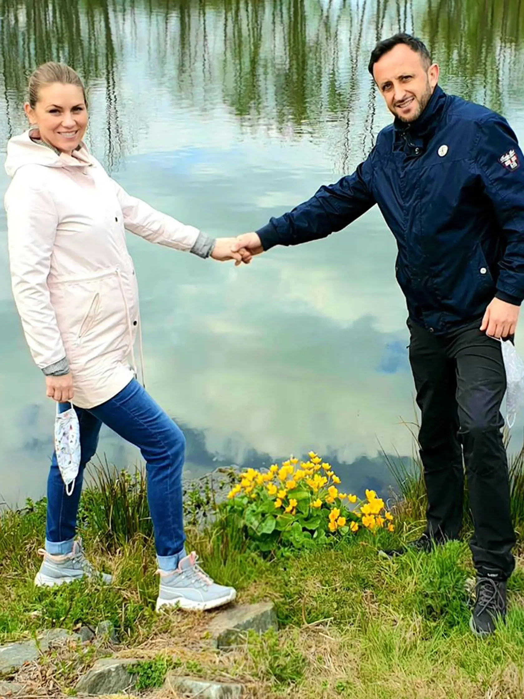 Manželia Kandráčovi sú do seba aj po rokoch zamilovaní. Ondrej prejavuje Erike svoju lásku k nej každú chvíľu.