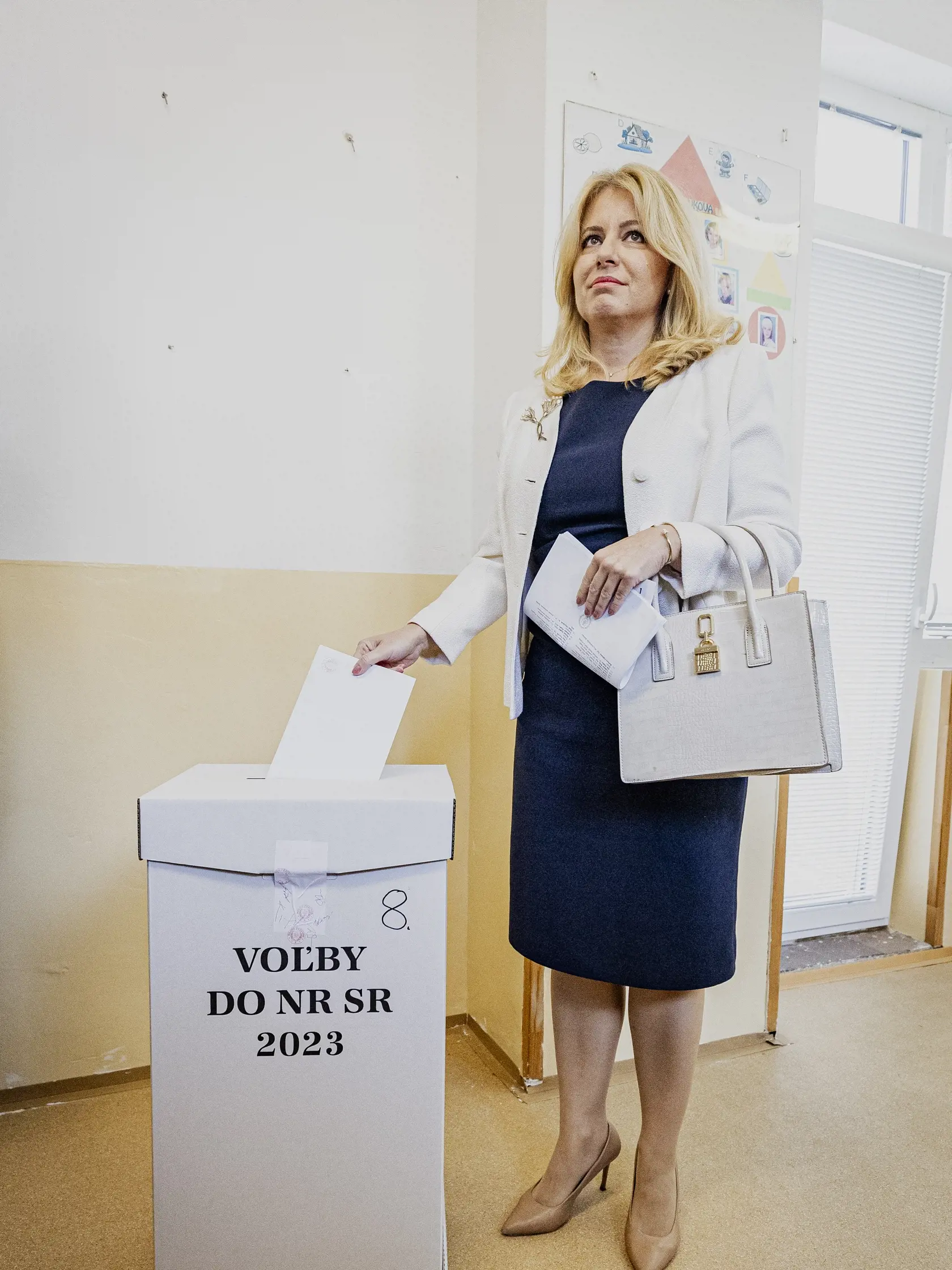 Prezidentka Slovenskej republiky Zuzana Čaputová odovzdala v sprievode svojho partnera Juraja Rizmana hlas v predčasných parlamentných voľbách 2023. Hlasovanie sa posunulo oproti pôvodnému plánu Prezidentky zhruba o hodinu z dôvodu preverovania osoby, ktorá sa nachádzala vo volebnej miestnosti.