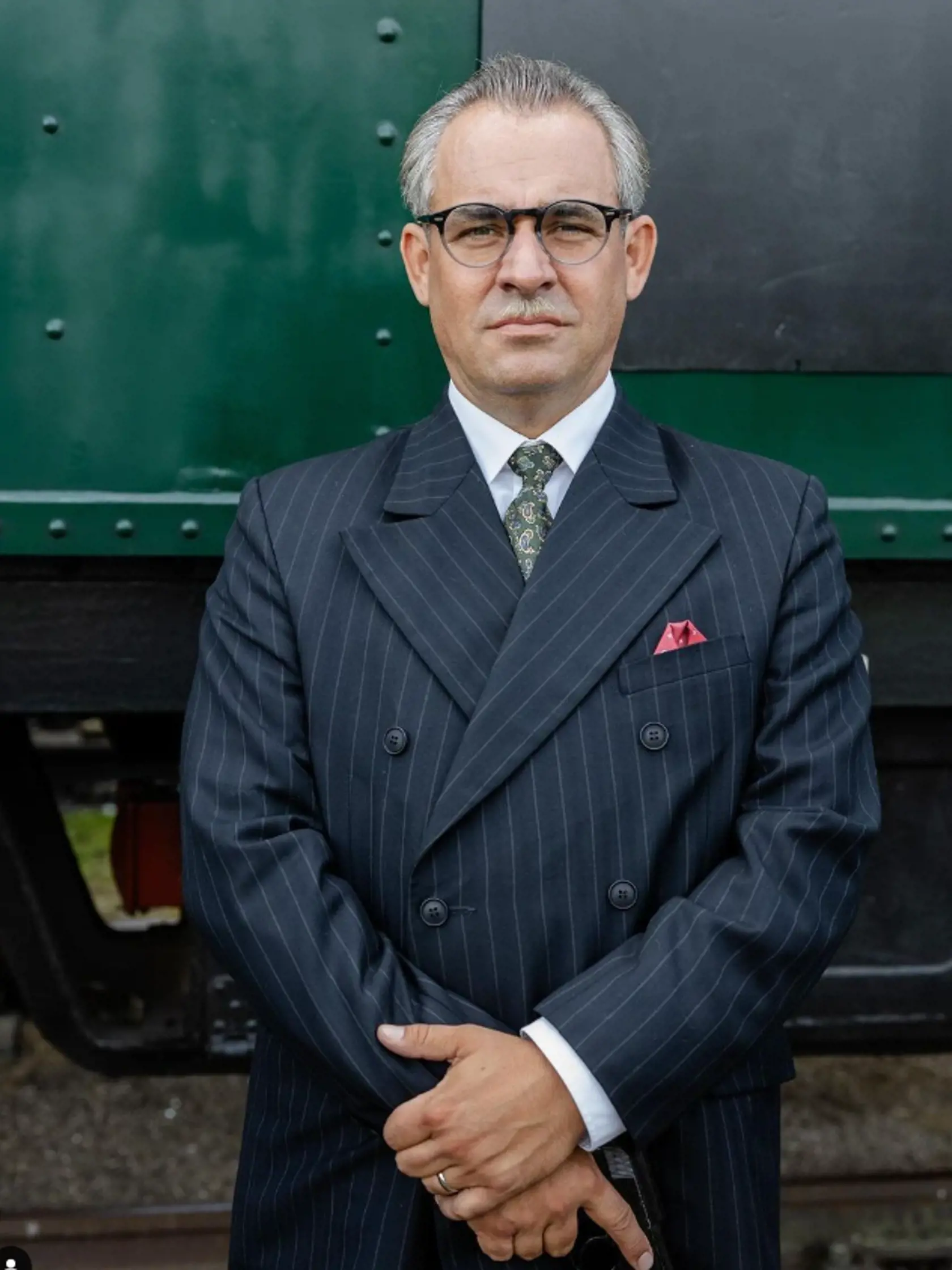 Filip Tůma ako zákerny Anton Holubec.
