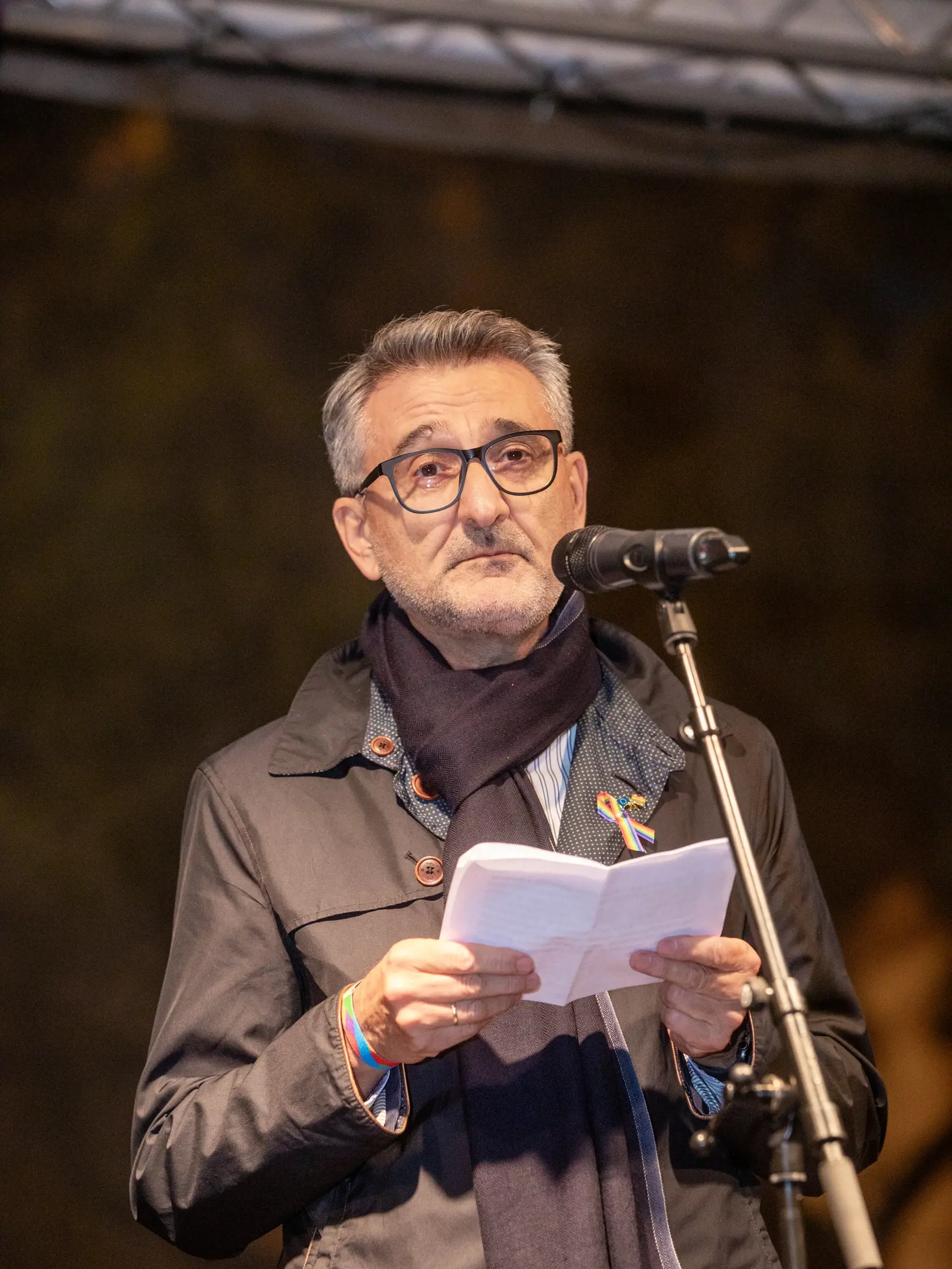 Na snímke je pochod za odsúdenie nenávisti proti LGBTI, ktorý nadväzuje na nedávne nešťastné udalosti na Zámockej ulici. Na pochode vyjadrili tisíce ľudí rešpekt voči homosexuálne orientovaným ľudom a vystúpili tiež niektorí politici, vrátane Eduarda Hegera a Zuzany Čaputovej.