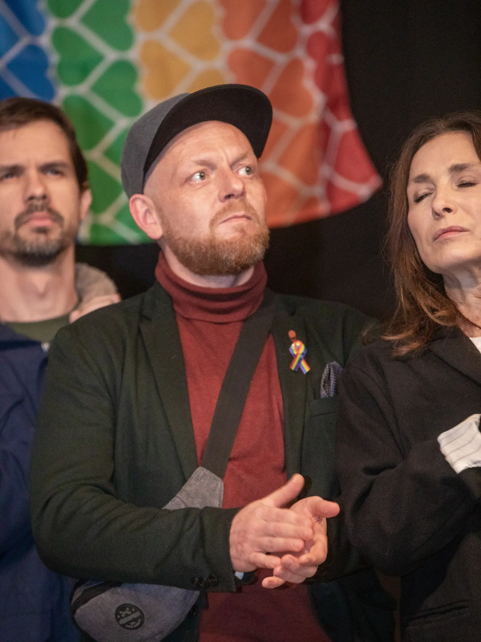 Na snímke je pochod za odsúdenie nenávisti proti LGBTI, ktorý nadväzuje na nedávne nešťastné udalosti na Zámockej ulici. Na pochode vyjadrili tisíce ľudí rešpekt voči homosexuálne orientovaným ľudom a vystúpili tiež niektorí politici, vrátane Eduarda Hegera a Zuzany Čaputovej. Na fotke je herec Ľuboš Kostelný.