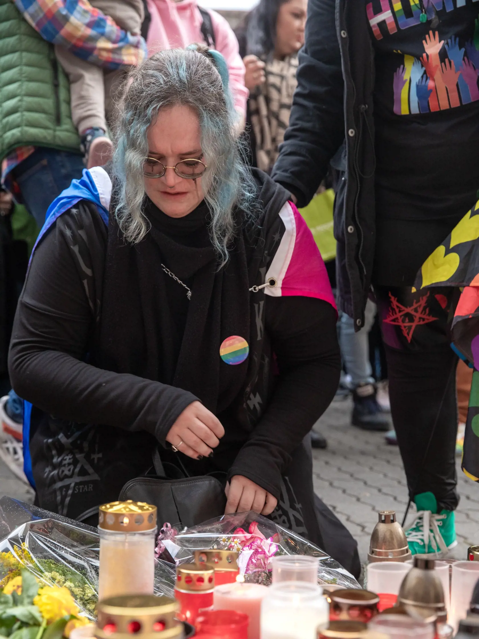 Na snímke je pochod za odsúdenie nenávisti proti LGBTI, ktorý nadväzuje na nedávne nešťastné udalosti na Zámockej ulici. Na pochode vyjadrili tisíce ľudí rešpekt voči homosexuálne orientovaným ľudom a vystúpili tiež niektorí politici, vrátane Eduarda Hegera a Zuzany Čaputovej.