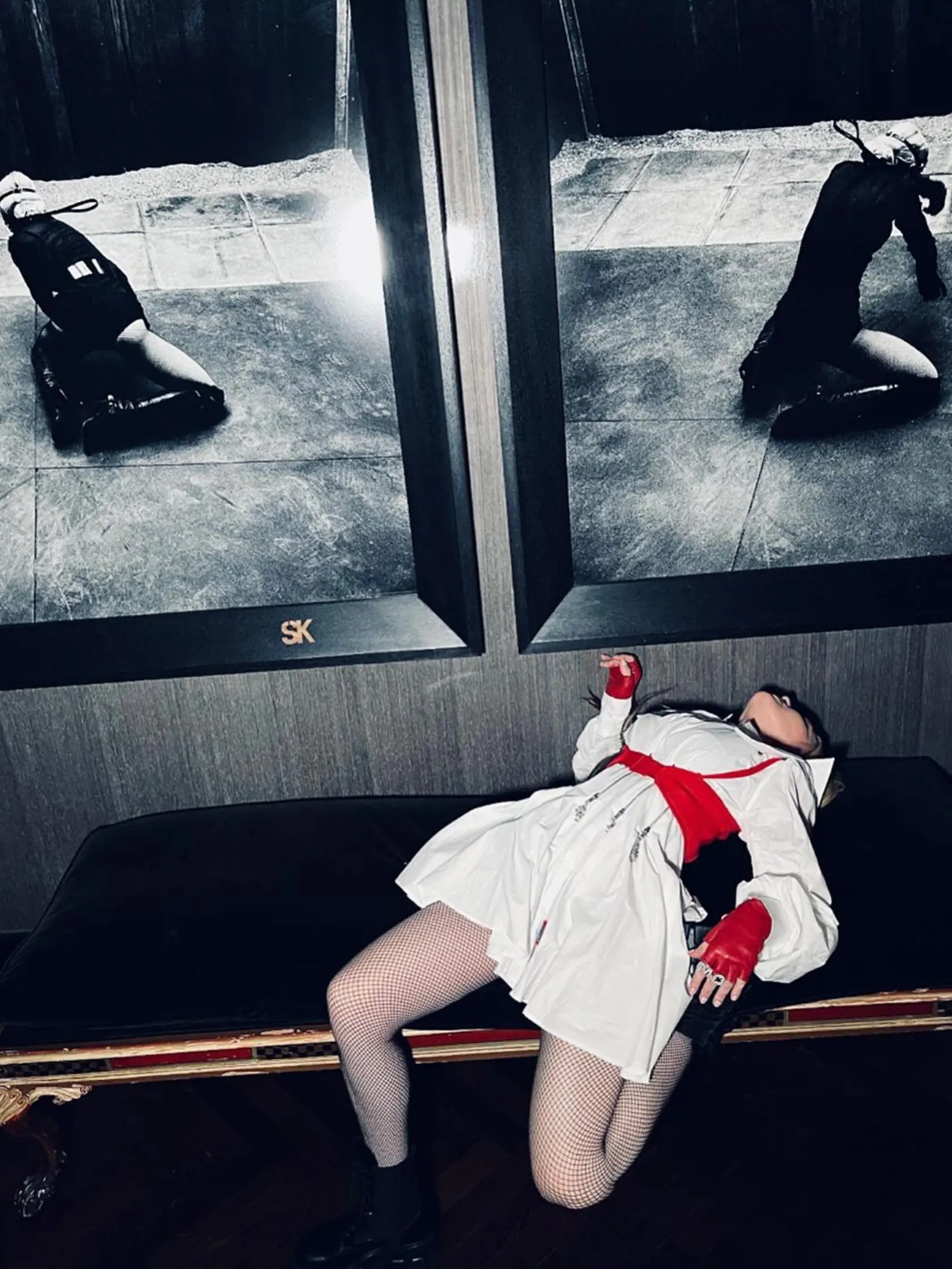 Speváčka Madonna zverejnila počas sviatkov sériu odvážnych fotografií.