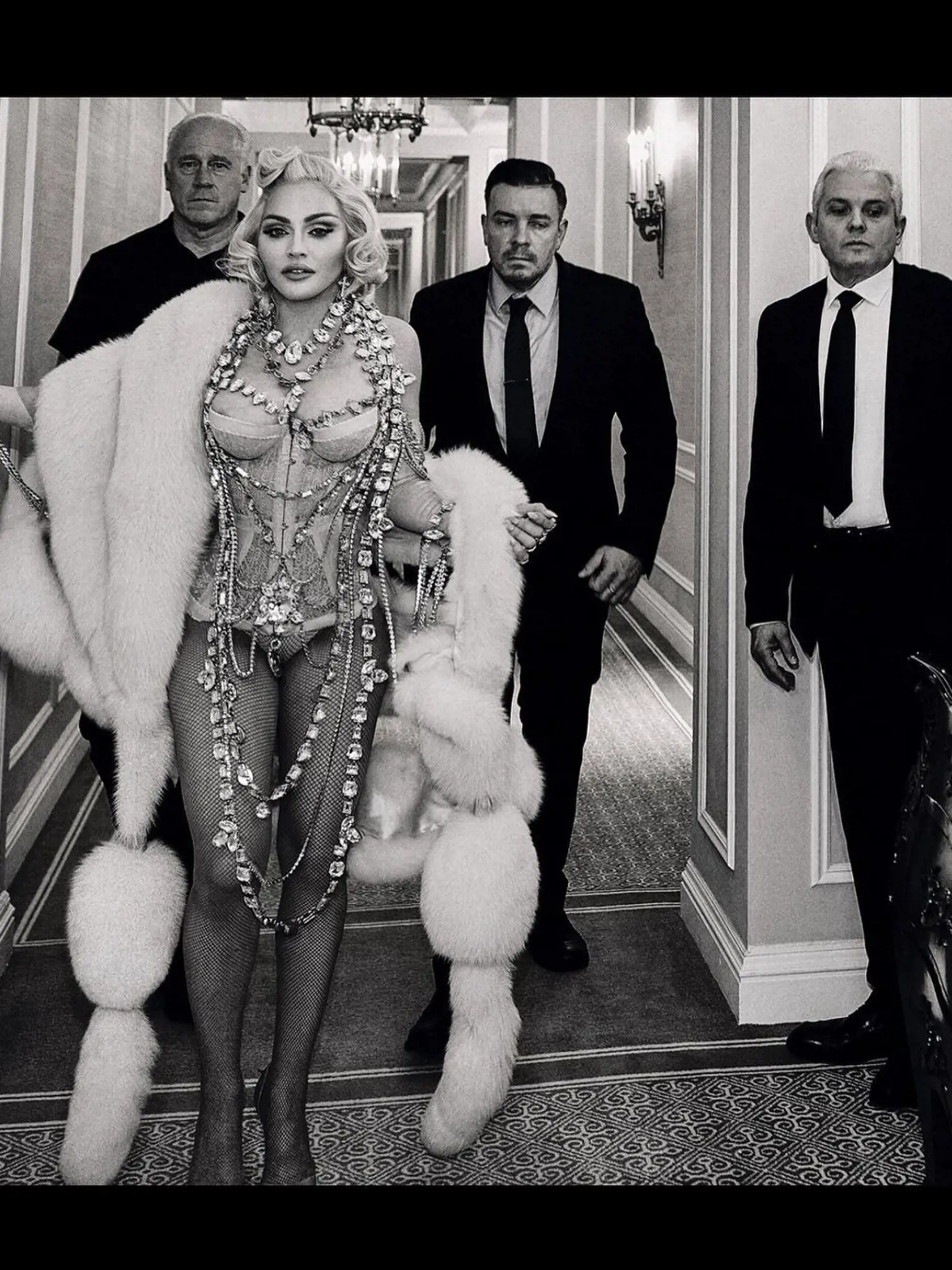 Madonna je na záberoch dokonalou kópiou Marilyn, ktorá umrela vo svojich 36 rokoch.