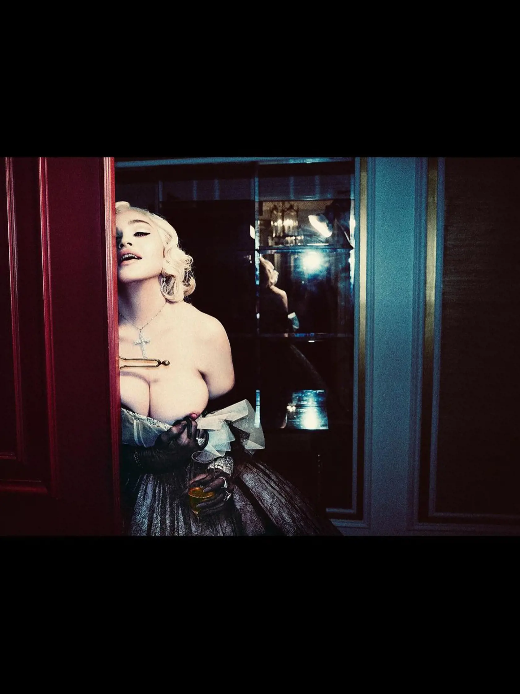 Madonna je na záberoch dokonalou kópiou Marilyn, ktorá umrela vo svojich 36 rokoch.