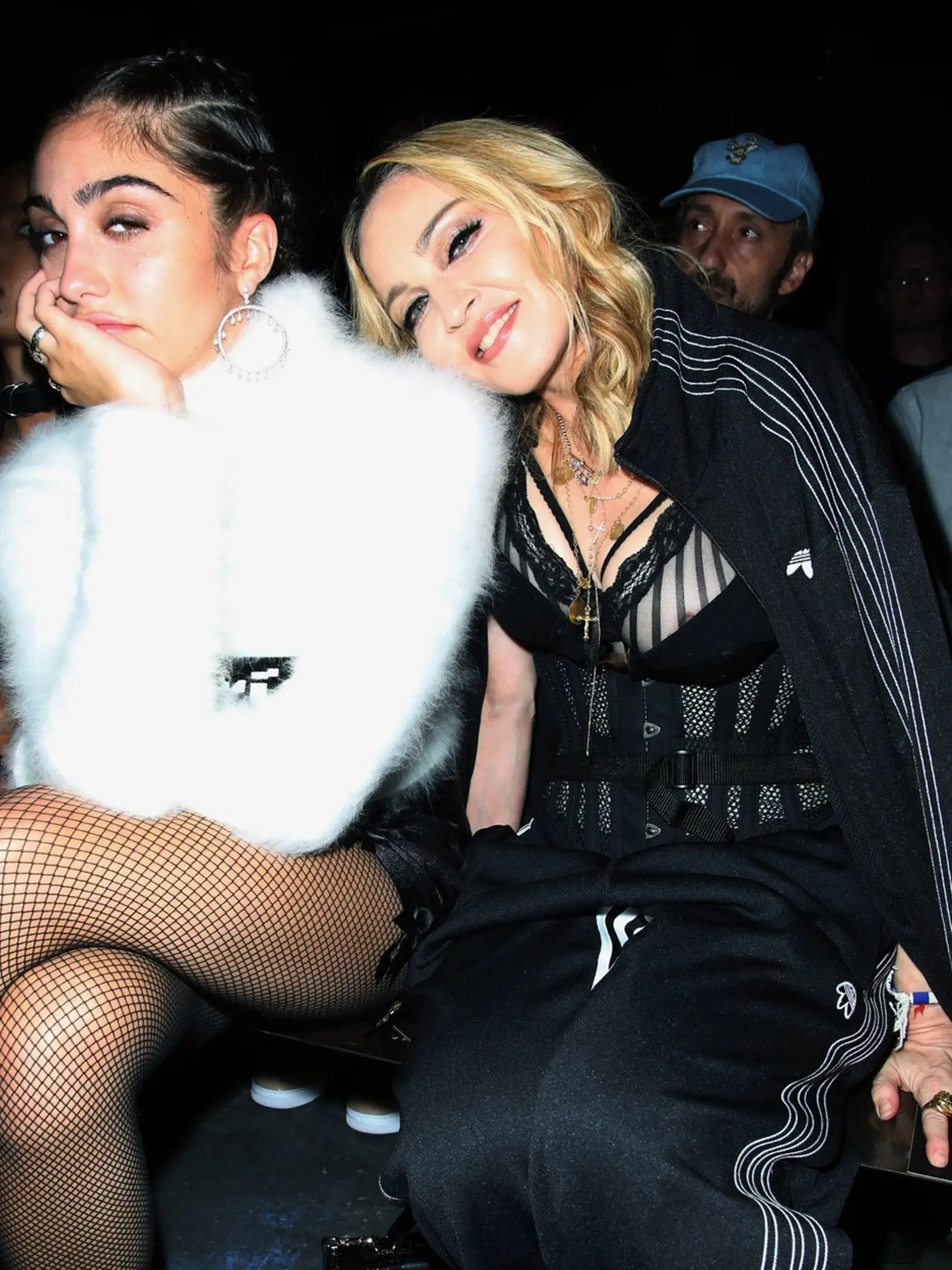 Madonna v New Yorku na Fashion Weeku dávala najavo, aká je na Loures pyšná.
