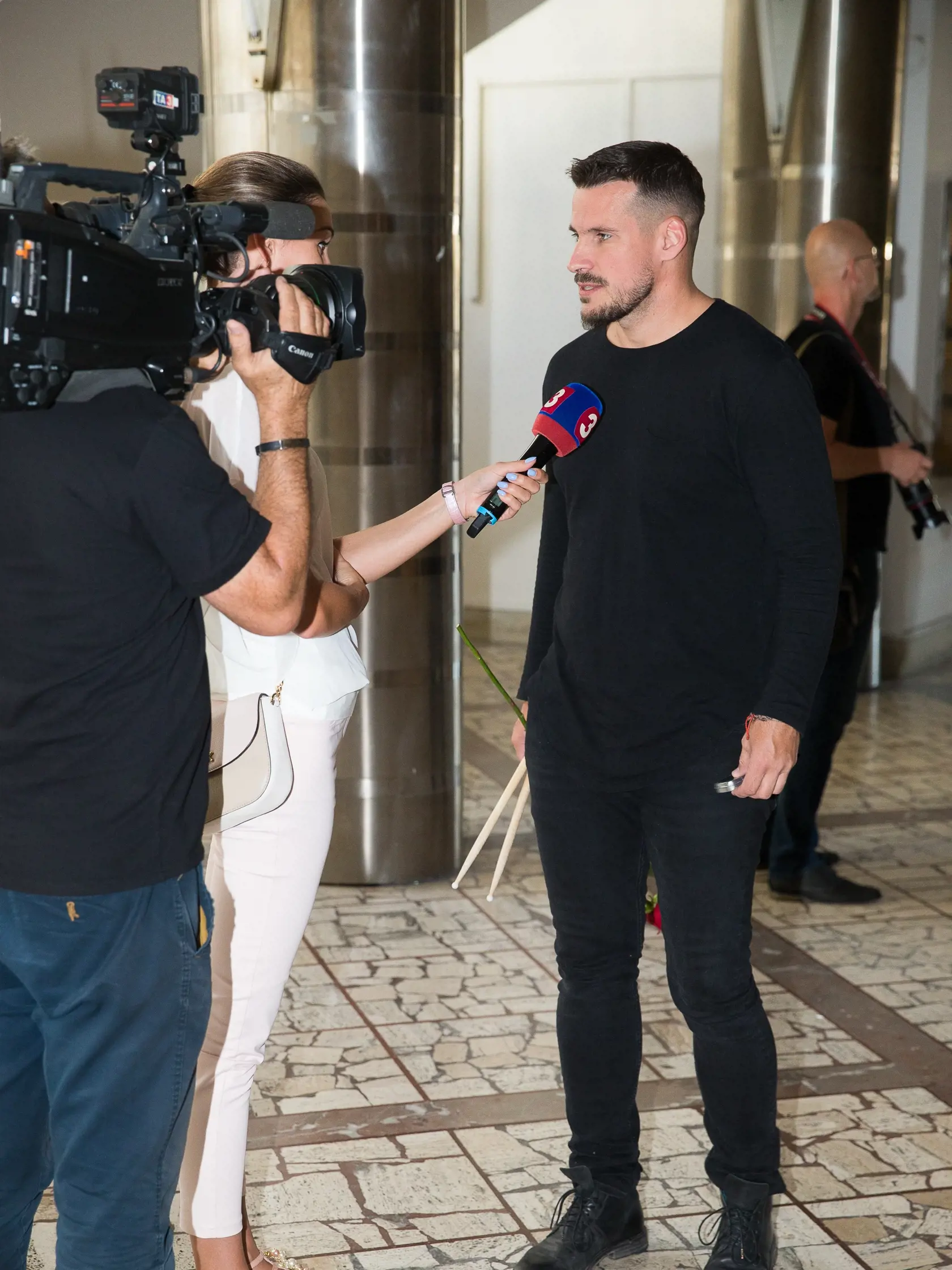Posledná rozlúčka s hudobníkom Fedorom Frešom v legendárnom bratislavskom V-Klube. Na snímke Martin Valihora.