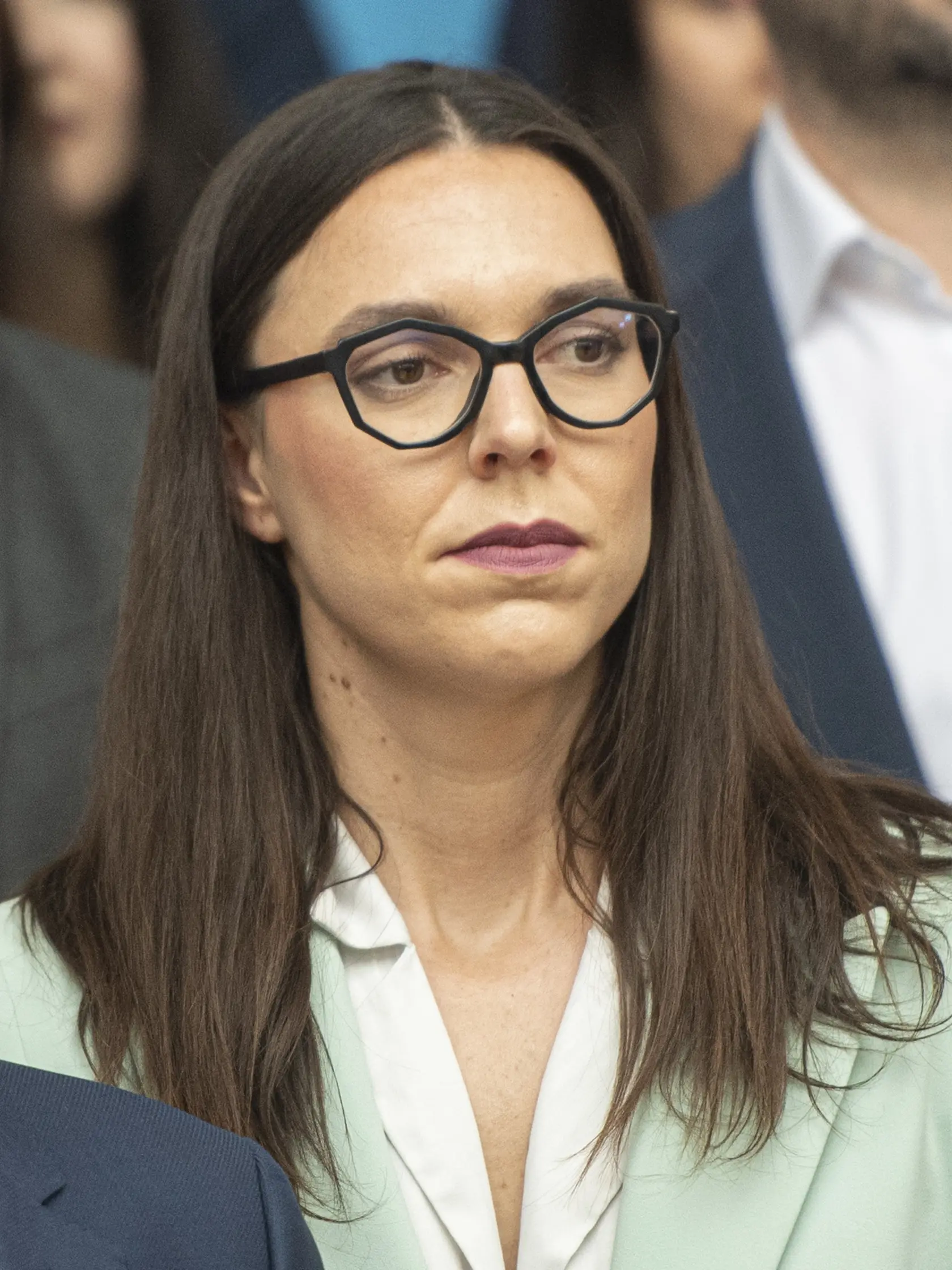 Dotkli sa aj mimoriadneho zásahu do populácie medveďa hnedého v počte 350 jedincov, ktorý minulý týždeň schválila vláda. Huliak zopakoval, že bezpečnosť občana slovenského vidieka nebude zabezpečená, pokiaľ nezasiahnu a premnožené medvede sa nezastrelia. Stohlová v tejto súvislosti kritizovala, že Slovensko nevypracovalo konkrétnu štúdiu, ktorá by stanovila reálny počet medveďov. Vláda by podľa nej následne mohla prísť s jasnou správou o regulácii medveďov.