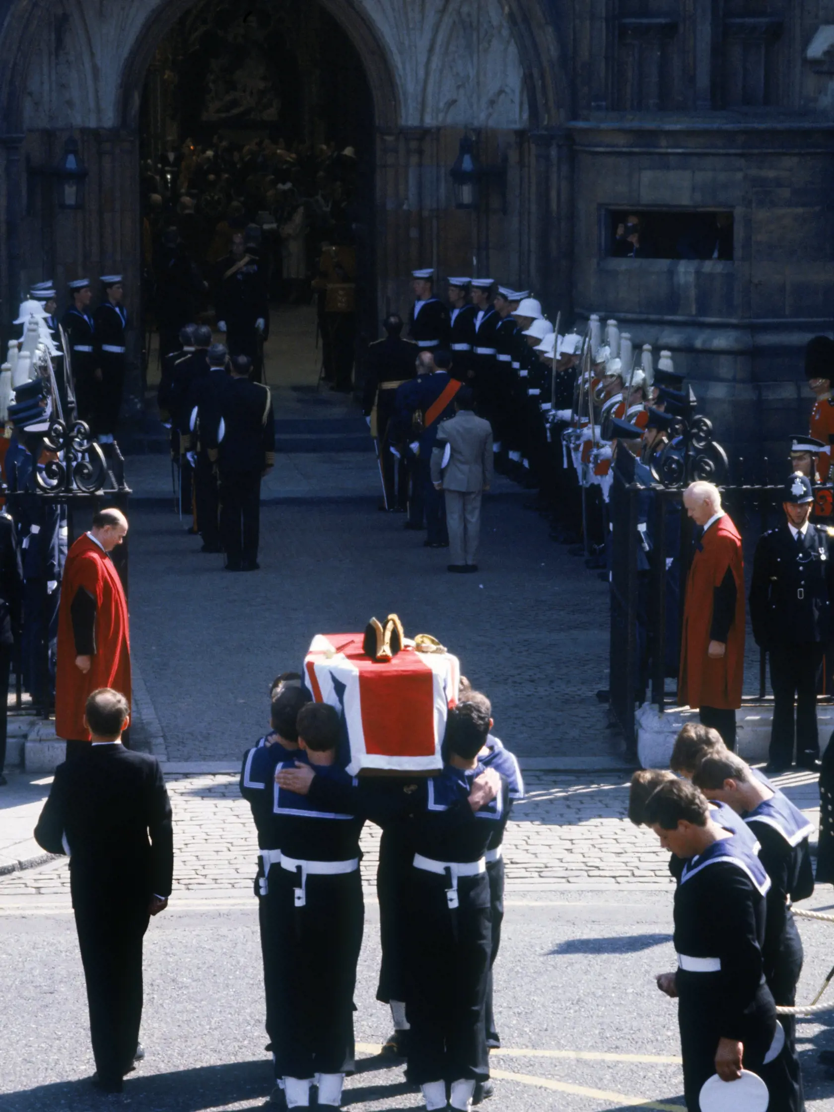Pohreb miláčika národa. Lord Mountbatten bol zneškodnení pri útoku teroristickej organizácie IRA.
