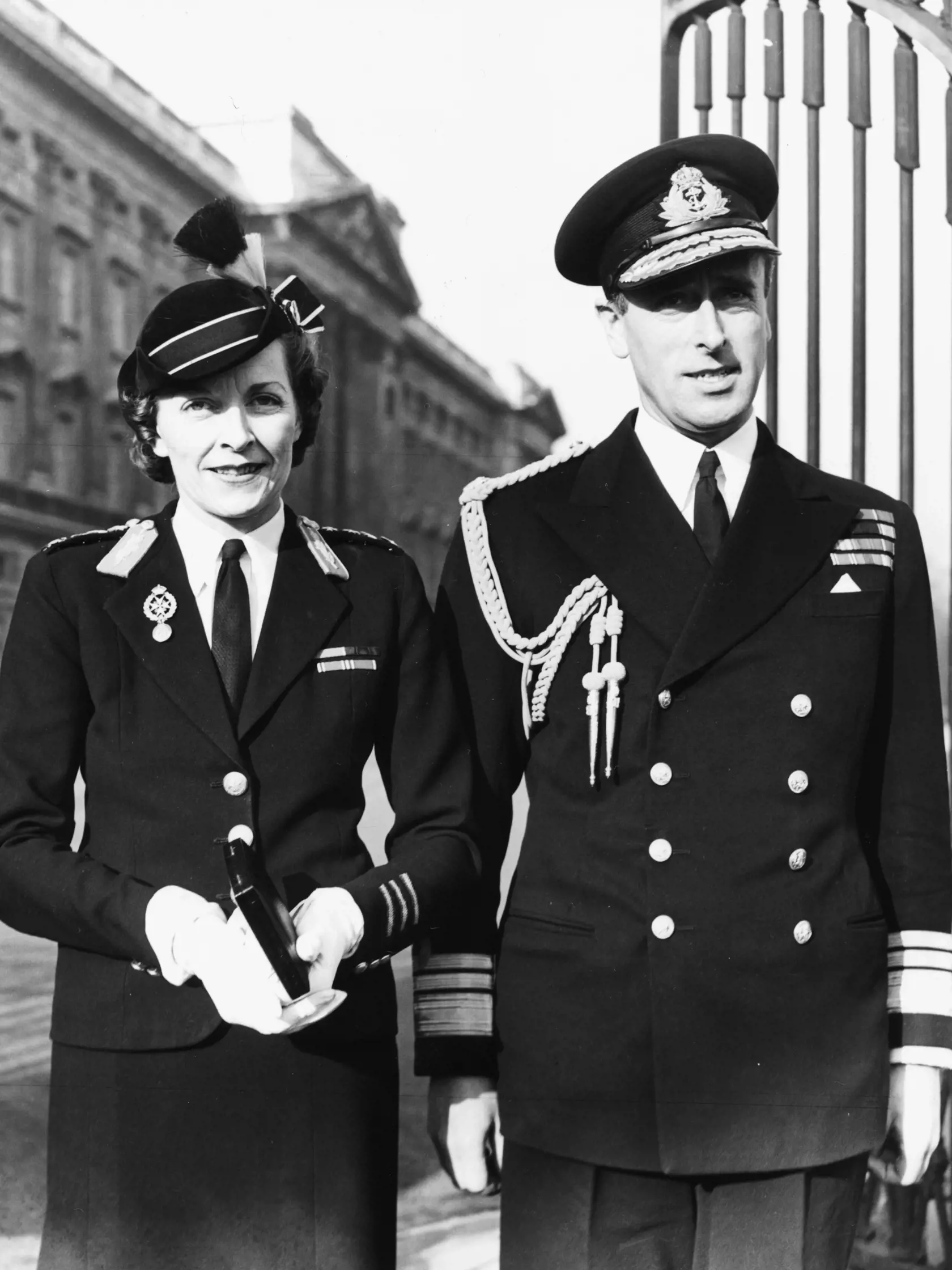 Lord Mountbatten s manželkou Erwinou Ashley.