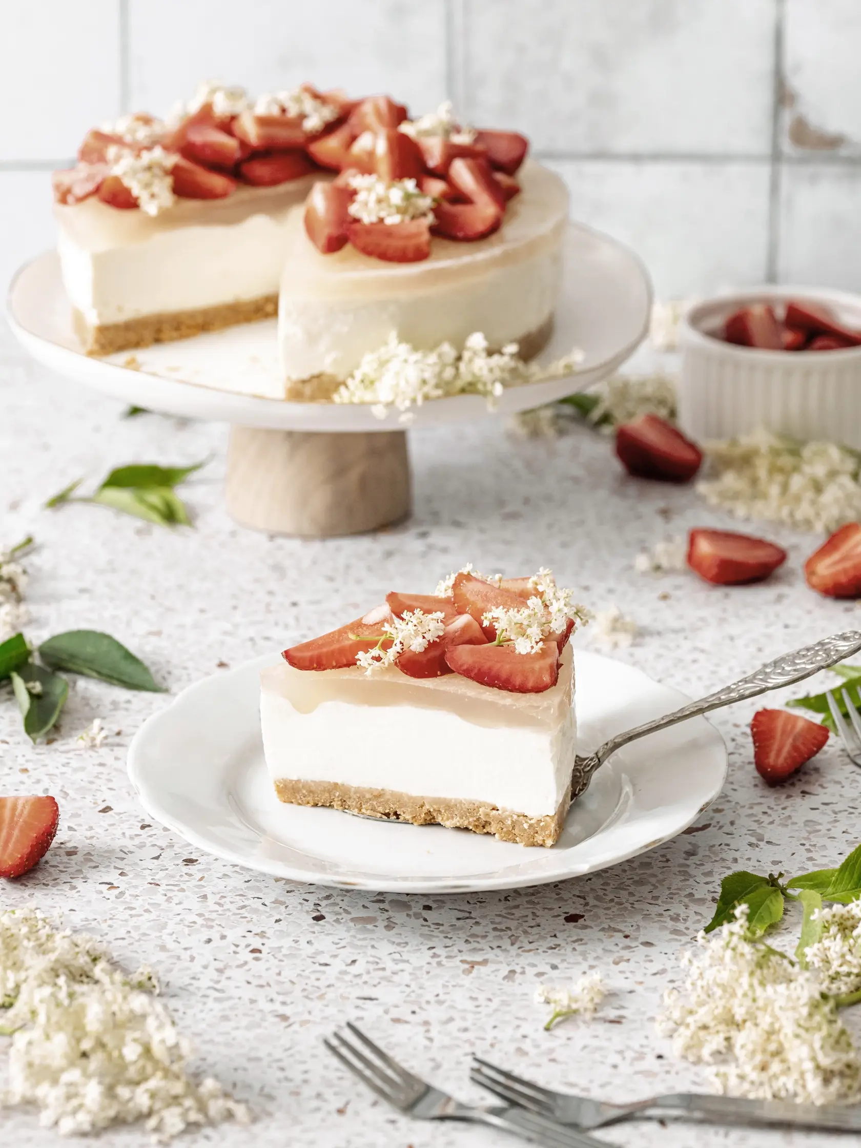 Bazový cheesecake s jahodami