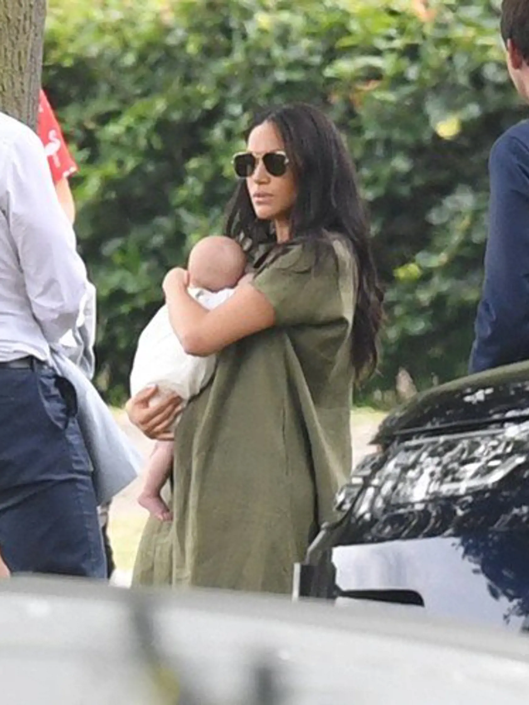 Meghan to s oblečením poriadne prehnala. Vyzerá, ako by sa obliekla do vreca