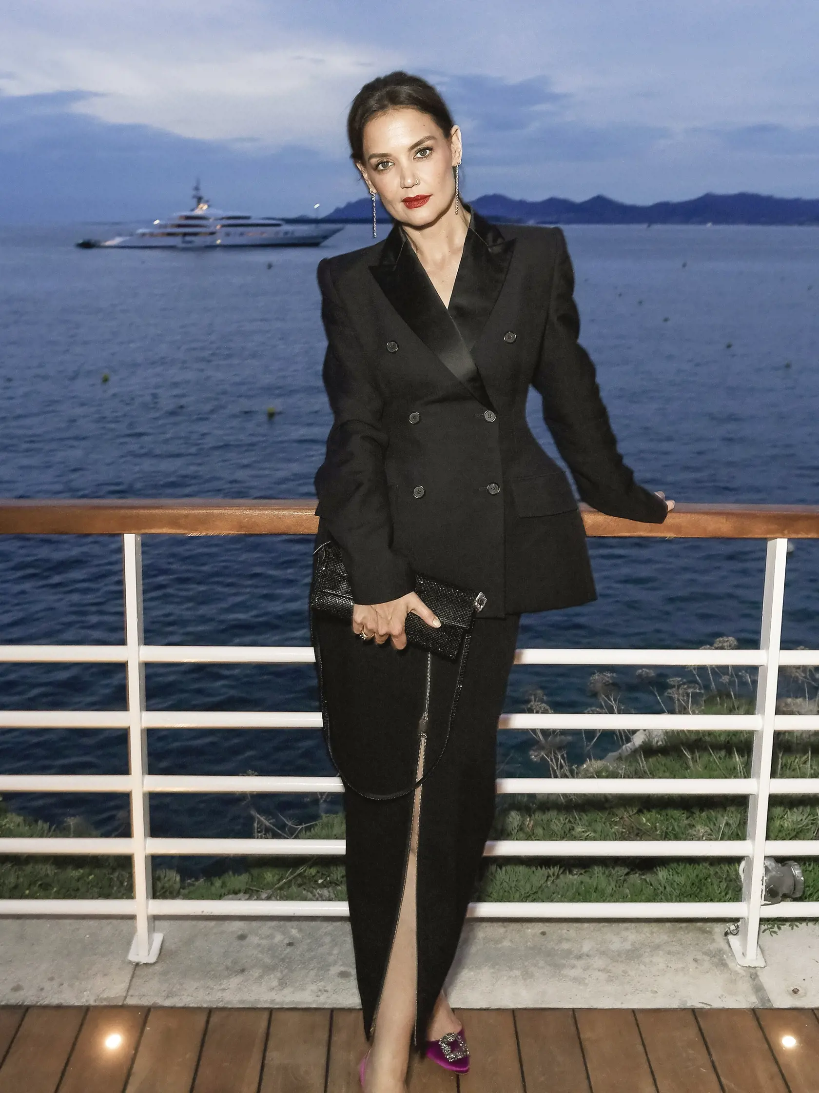 Katie HOLMES