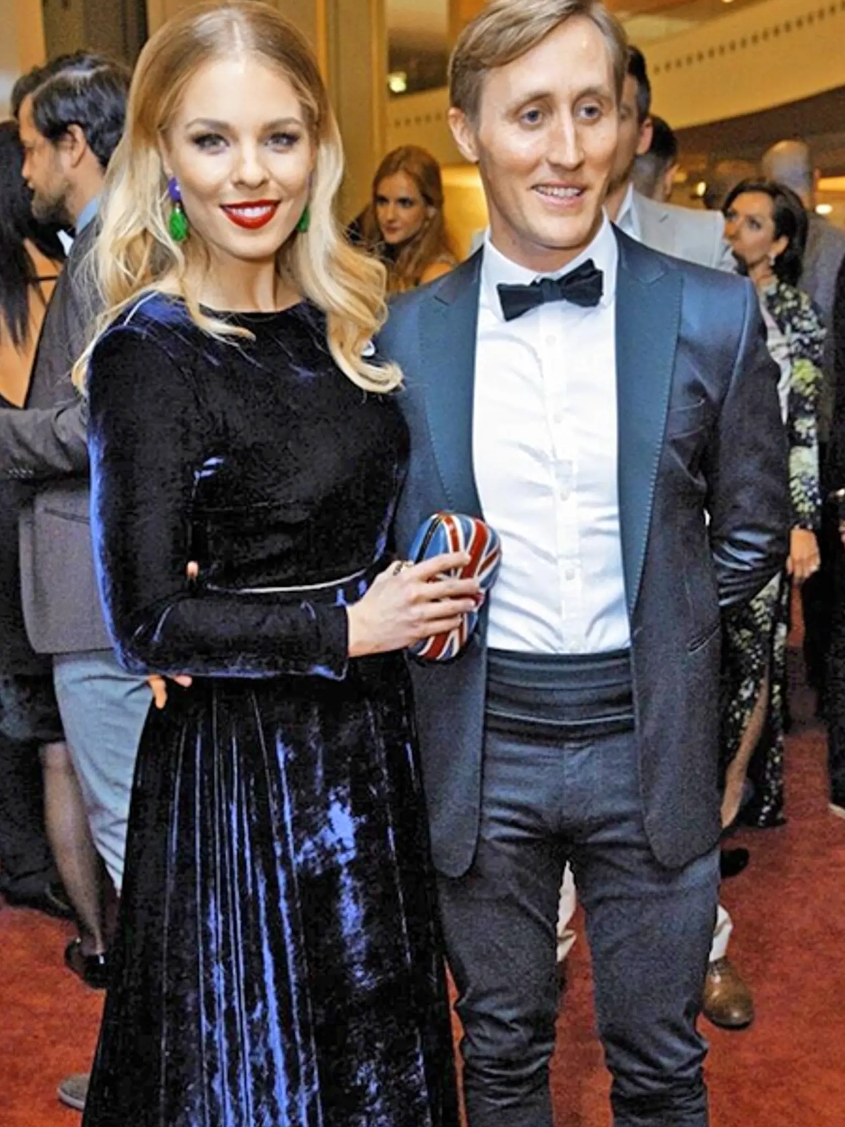Sajfa s Veronikou na afterpárty OTO 2018. Moderátor sa prezul do pohodlných mokasín Gucci.