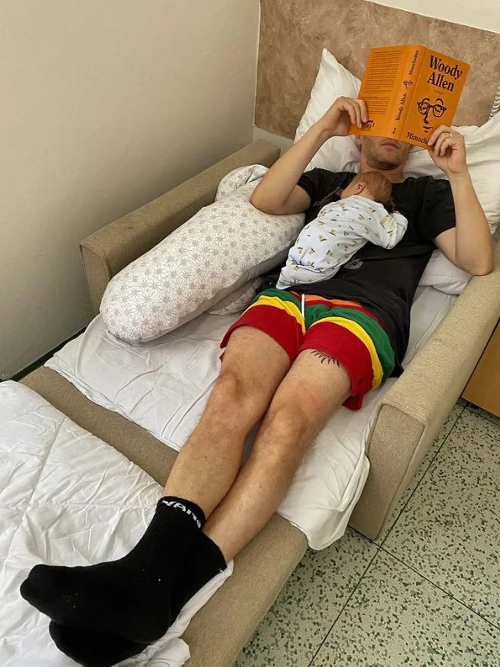 Hrdý dvojnásobný otecko Sajfa so synčekom Šimonom.