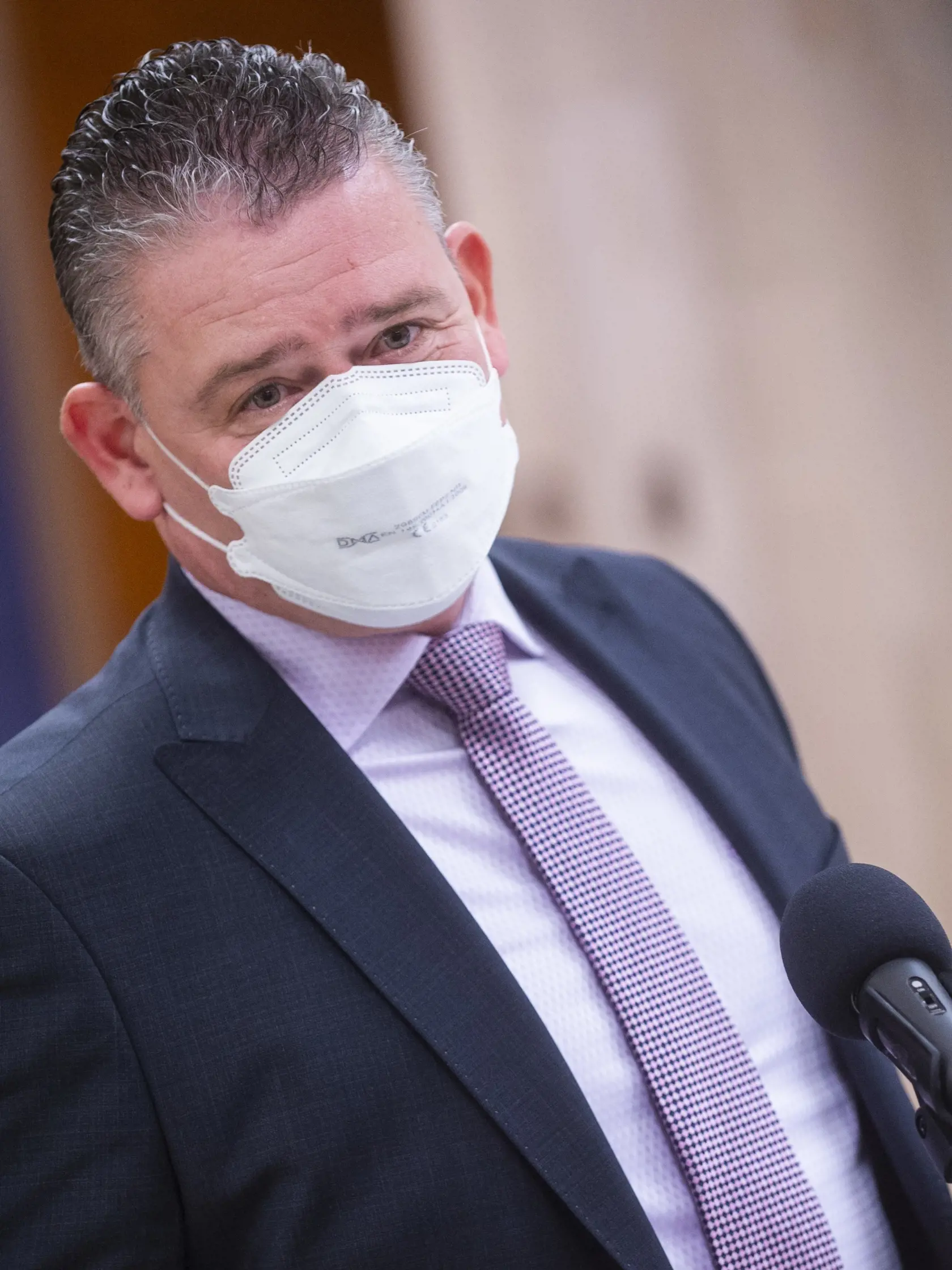 Polícia koná aj bude konať iba v súlade so zákonom. Uviedol to minister vnútra Roman Mikulec (OĽANO) v reakcii na vyjadrenia predsedu opozičného Smeru-SD Roberta Fica, týkajúce sa zadržania podnikateľa Norberta B.