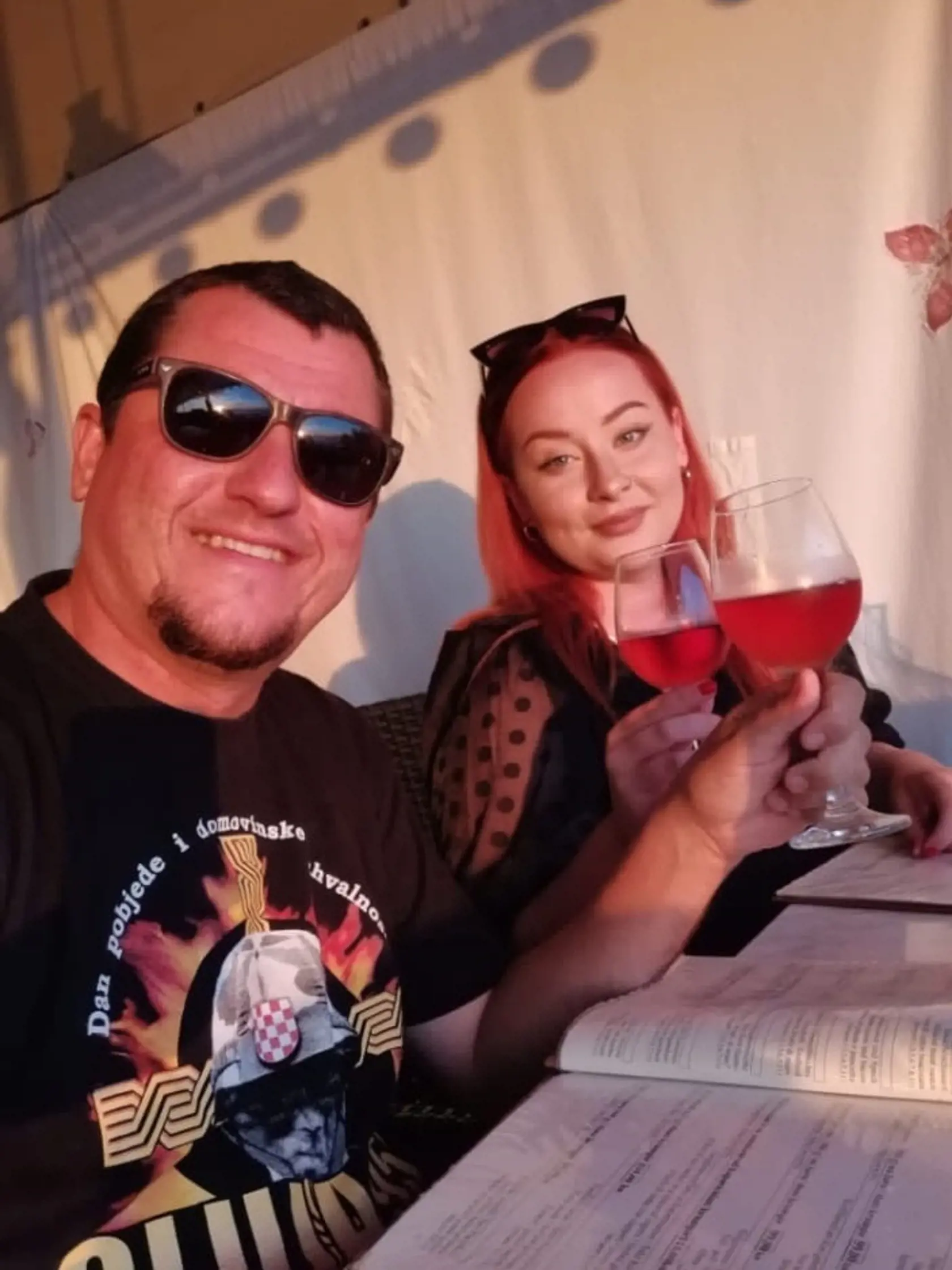 takto si ešte v lete pripíjali so Zvonimírom. Nikto vtedy ani len netušil, že toto bola posledná návšteva Zuzany v milovanom Chorvátsku, kde žila jej láska.