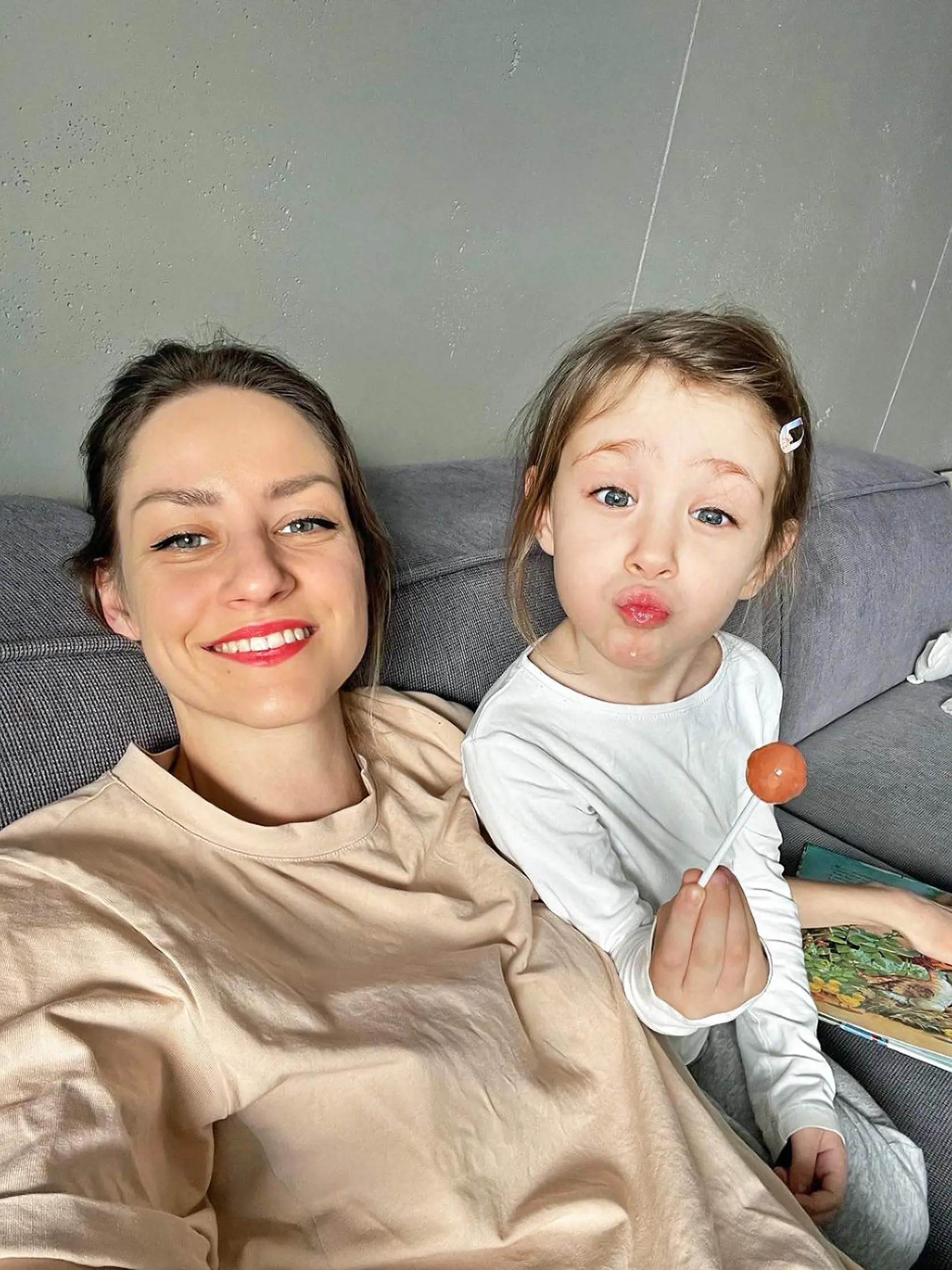 Babsy veľmi trápi zdravie jej dcéry. 