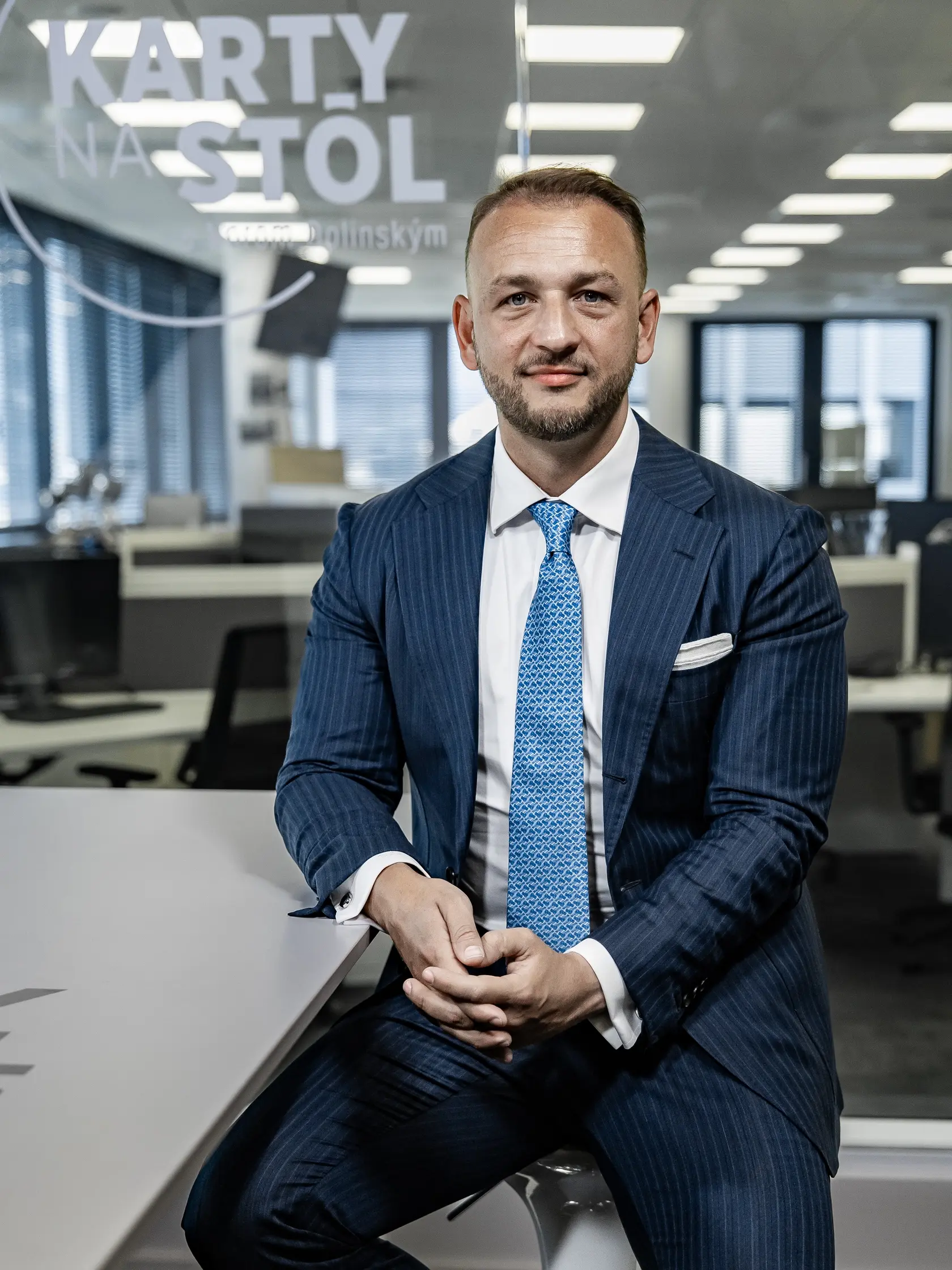 Diskusná relácia "Karty na stôl", ktorej hosťom bol Matúš Šutaj Eštok.