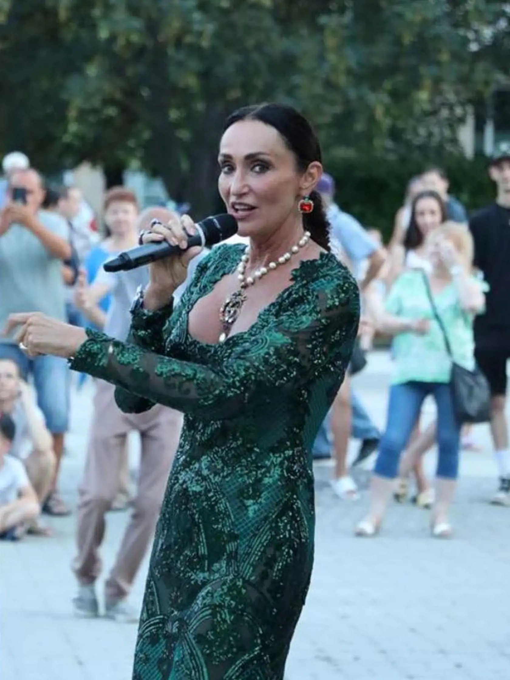 Sisa Lelkes Sklovska na slávnostnom otvorení novej interaktívnej fontány v Nových Zámkoch.