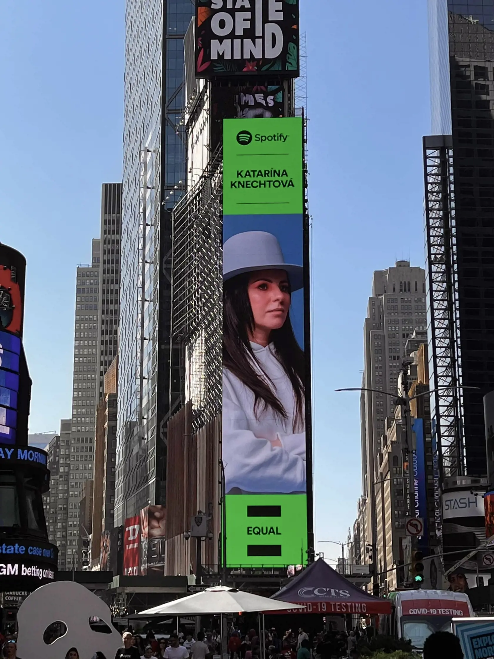 Katarína Knechtová je na slovenskej hudobnej scénu od roku 1997 a teraz sa dostala až na Times Square.