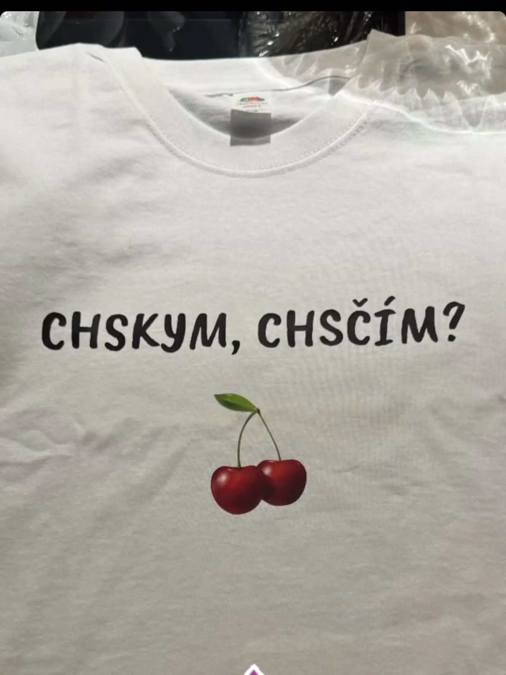 Tričká, ktoré chcel Danko s frajerkou predávať.