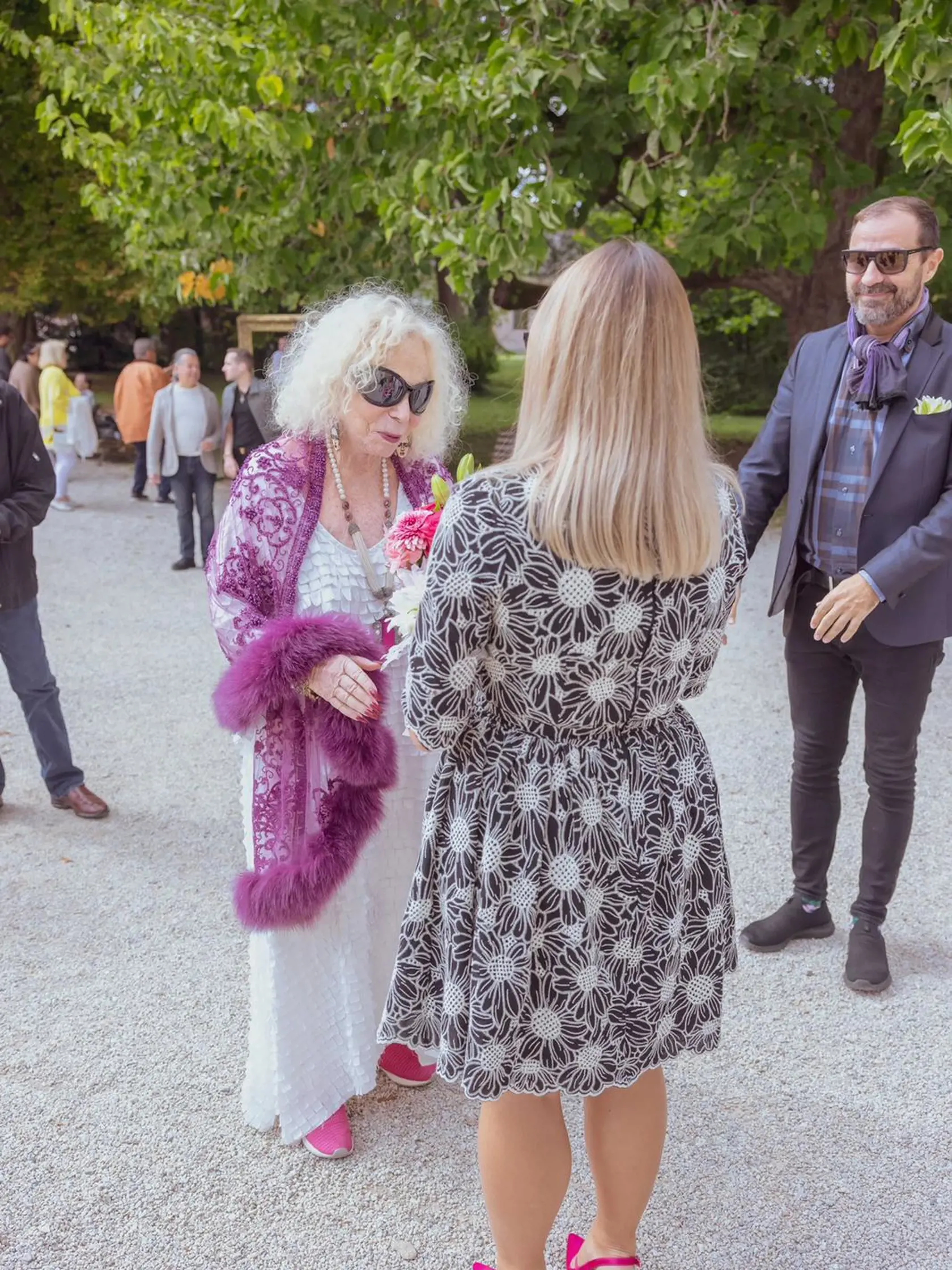 Yvonne Kálmán miluje napriek svojmu veku okázalosť a od okolia vyžaduje, aby sa k nej správalo ako k dáme.