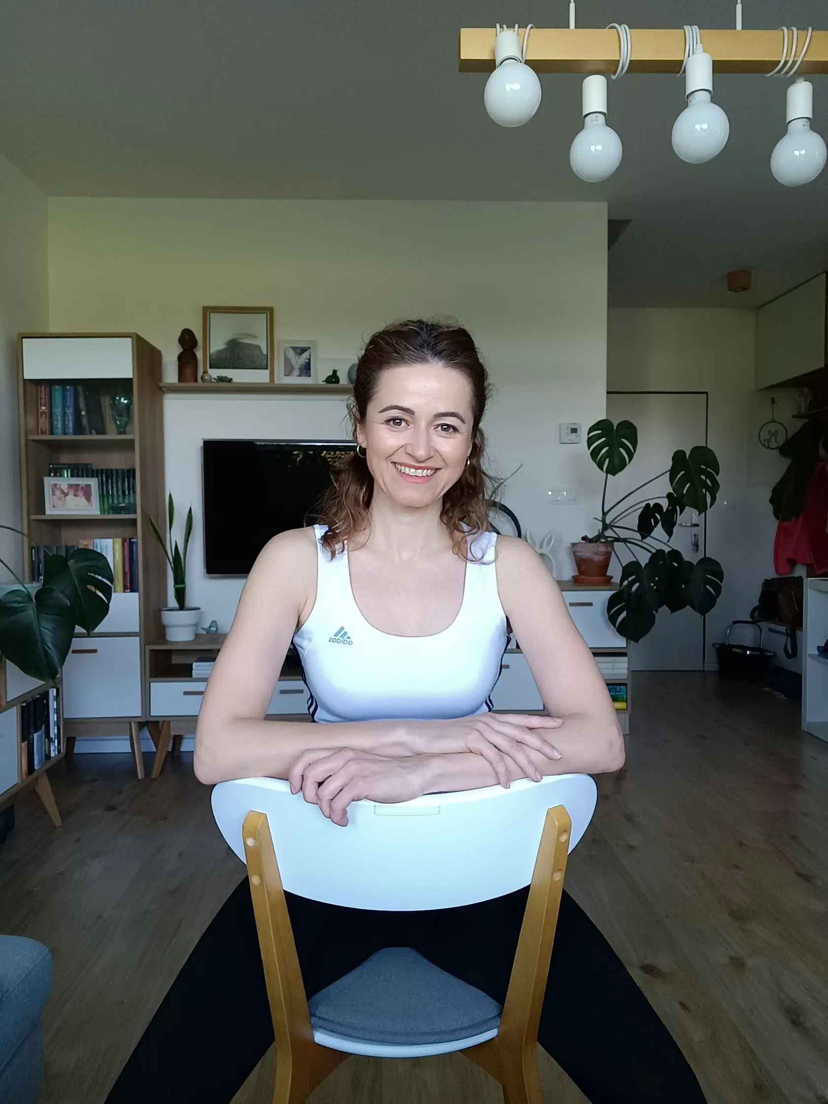 Cvičko s BEOU: Trénujte bruško na stoličke