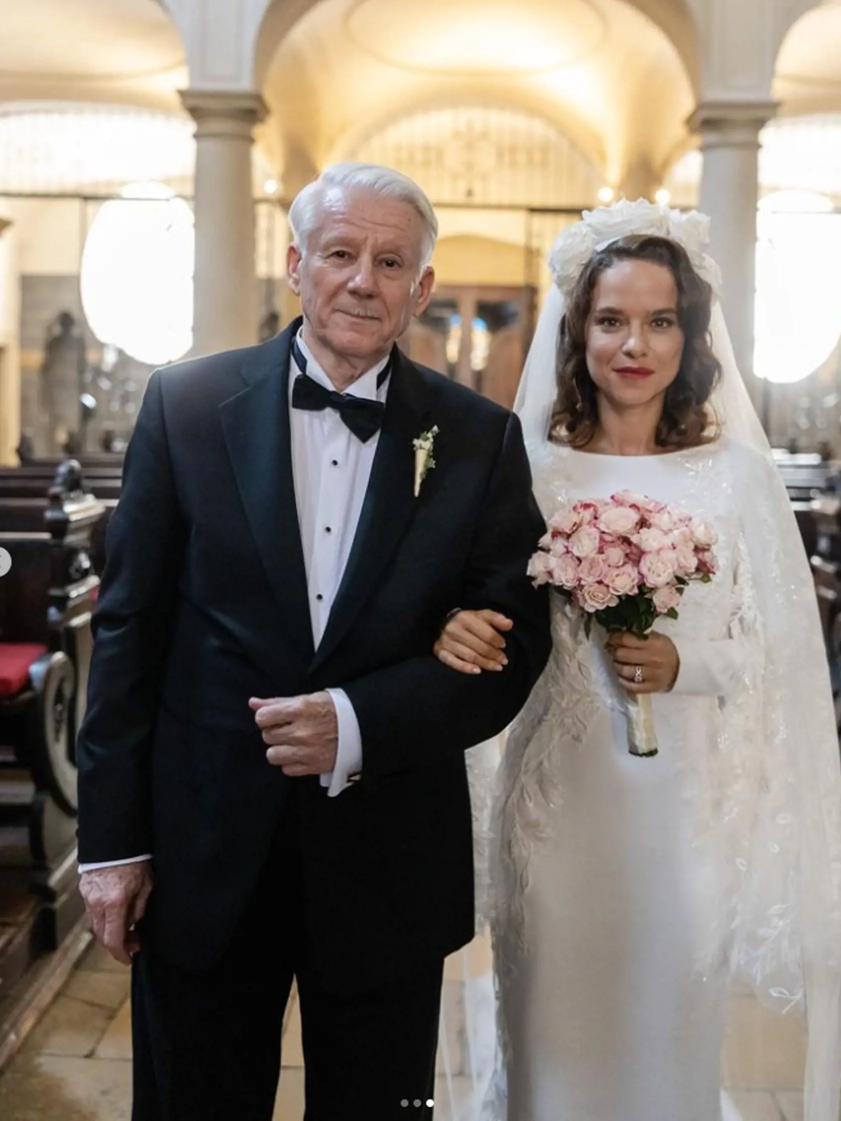 Pred oltár ju priviedol samotný Rudolf Kučera.