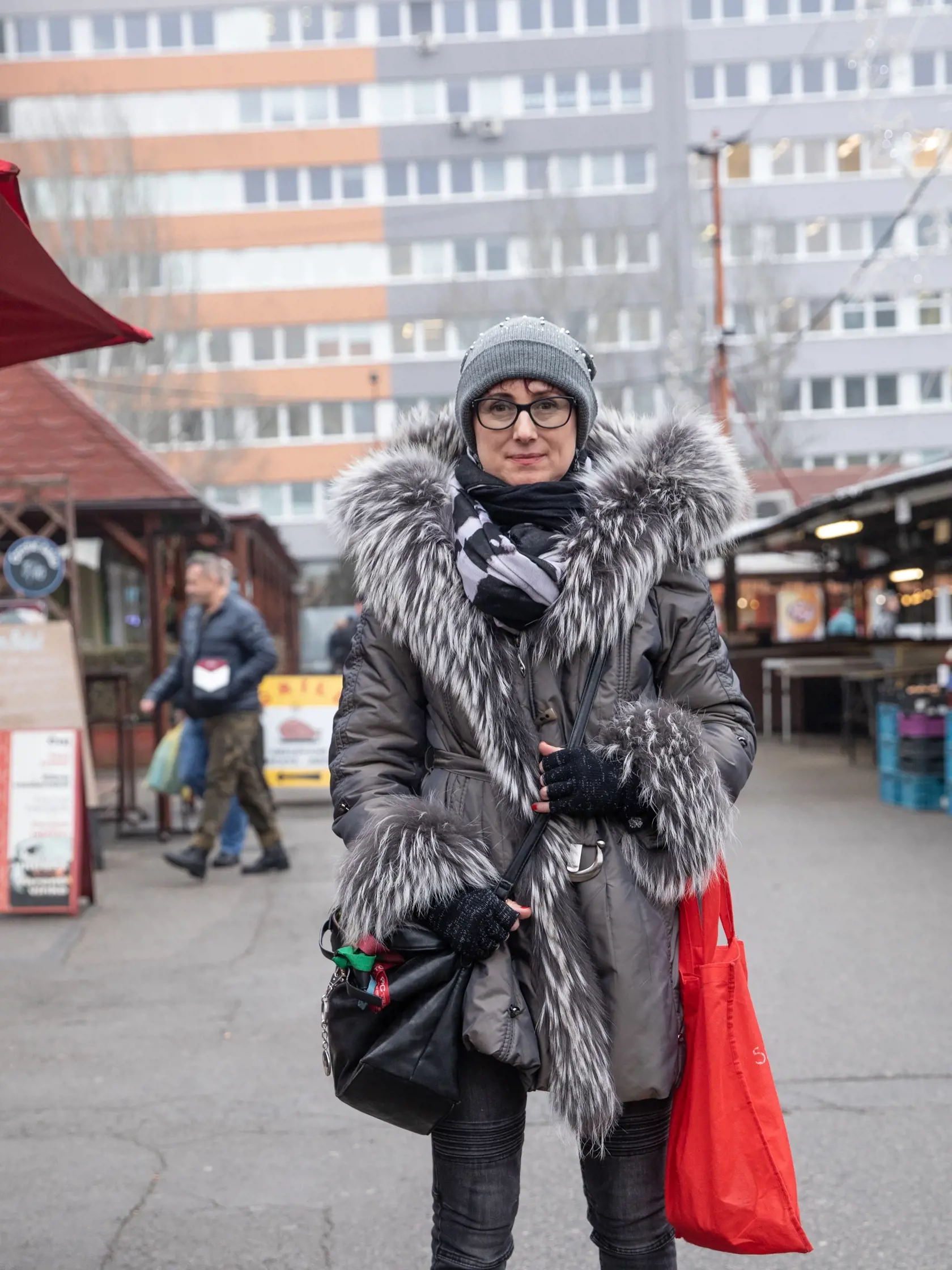 Zuzana (48) : Na mňa vplýva zle celý január. Hlavne kvôli počasiu. Človek je menej akčný a má pocit, že sa mu menej darí. Keď sa ja cítim smutná vždy si poviem, že na druhý deň to prejde. Idem si zacvičiť, aby som prišla na iné myšlienky a hneď mi je lepšie.