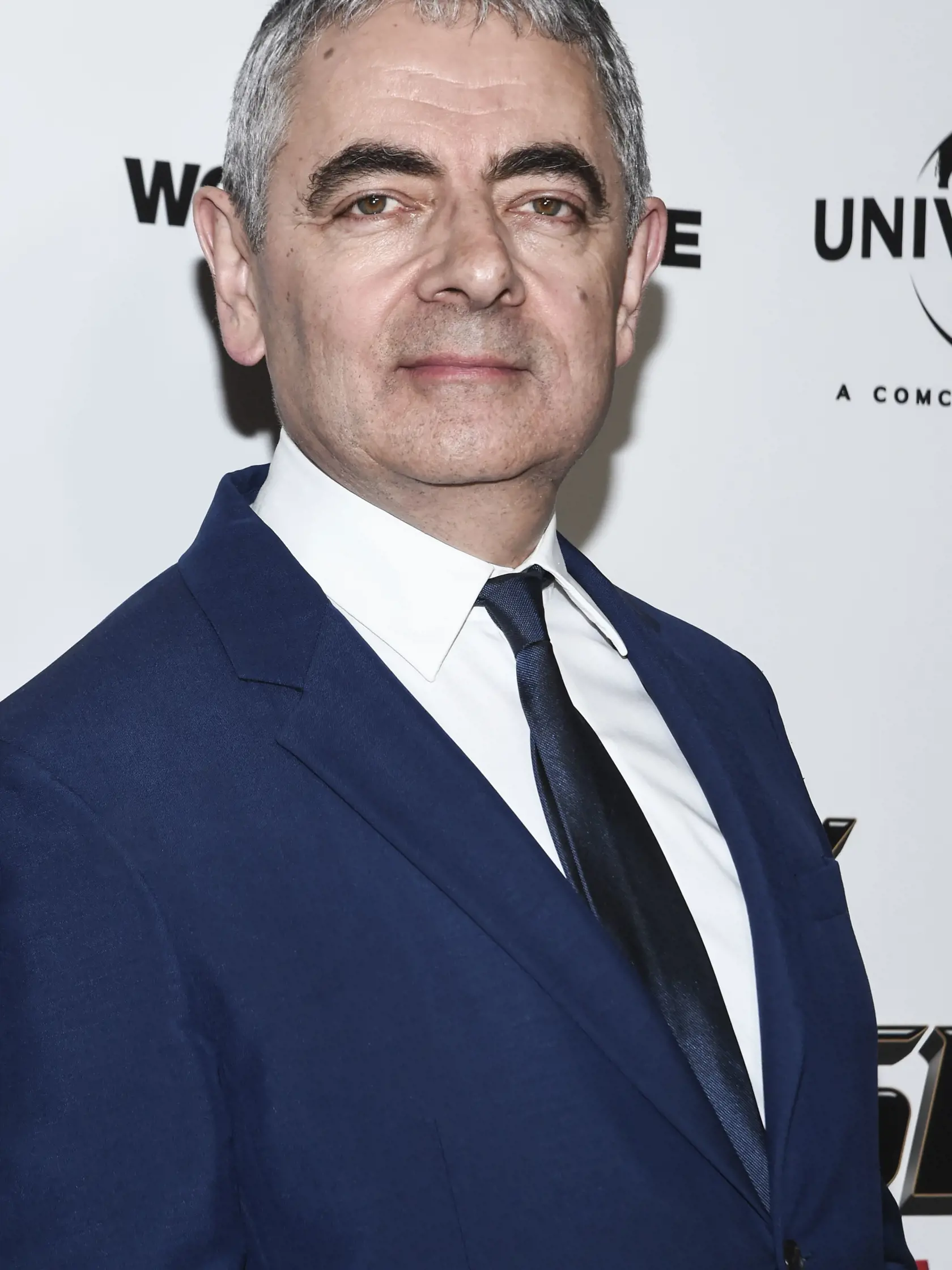 Ak by sme si mali vybrať jednu jedinú komickú postavičku, ktorú zaručene pozná celý svet, bol by to nepochybne Mr. Bean. Tichý, ale roztržitý muž s ulízanými vlasmi a medvedíkom dokáže rozosmiať aj bez slov azda každého.