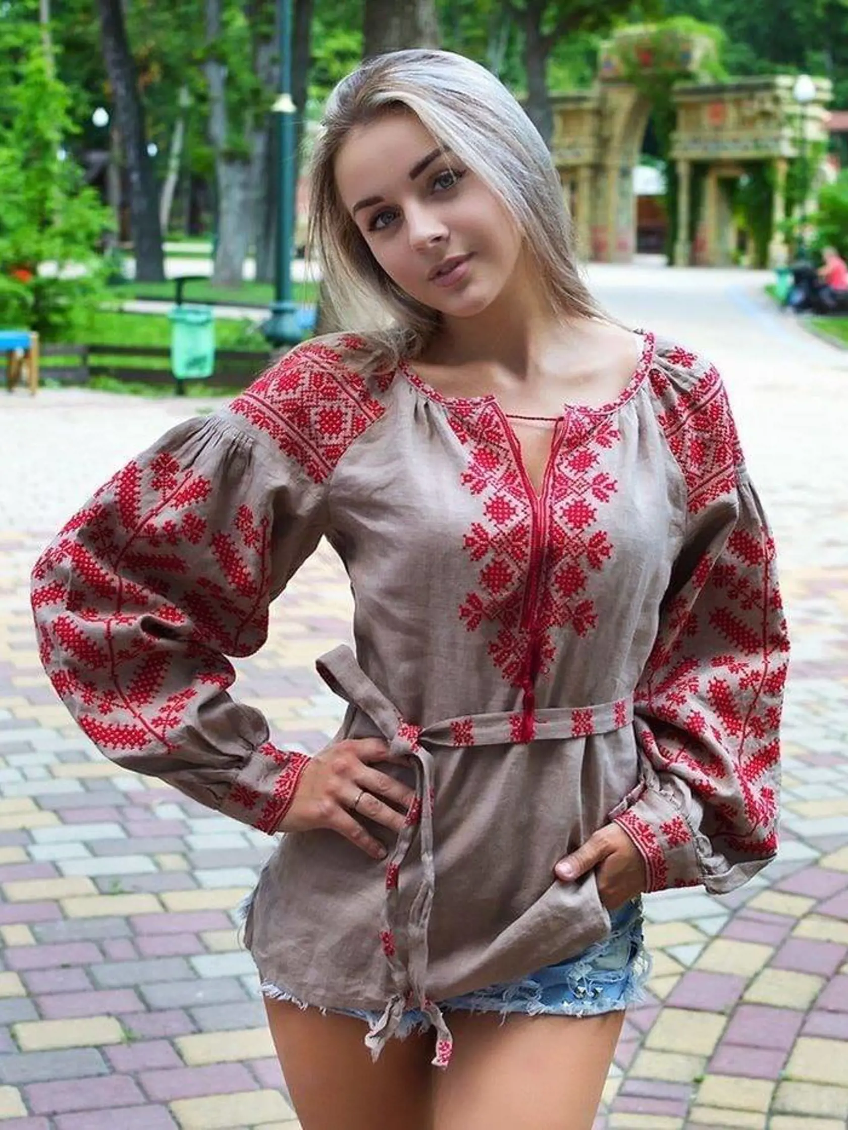 Dni sa začínajú predlžovať, sukničky dievčat skracovať a teplota vzduchu stúpať. Je to čas, keď sme všetci radi na svete. Teraz nám k šťastiu chýba aj to, aby hrozba, ktorá nás obchádza pominula.
