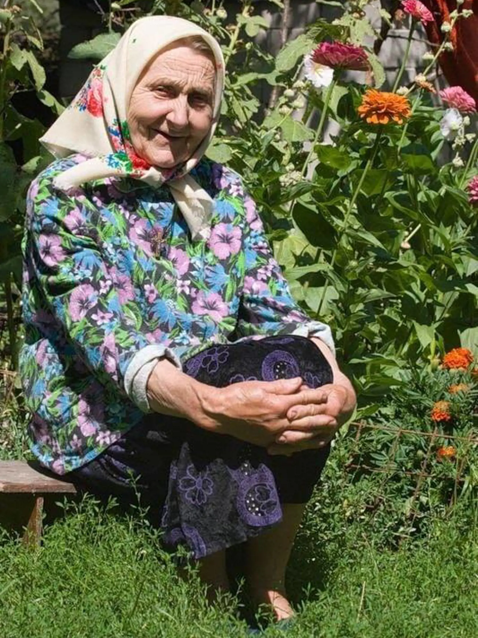 Máj už tradične patrí všetkým matkám.  Byť mamou je najkrajšie poslanie v živote každej ženy. Je krásne i náročné zároveň. V tento deň ich potešme nielen darčekom, ale aj slovami lásky a vďaky za všetko, čo pre nás urobili.