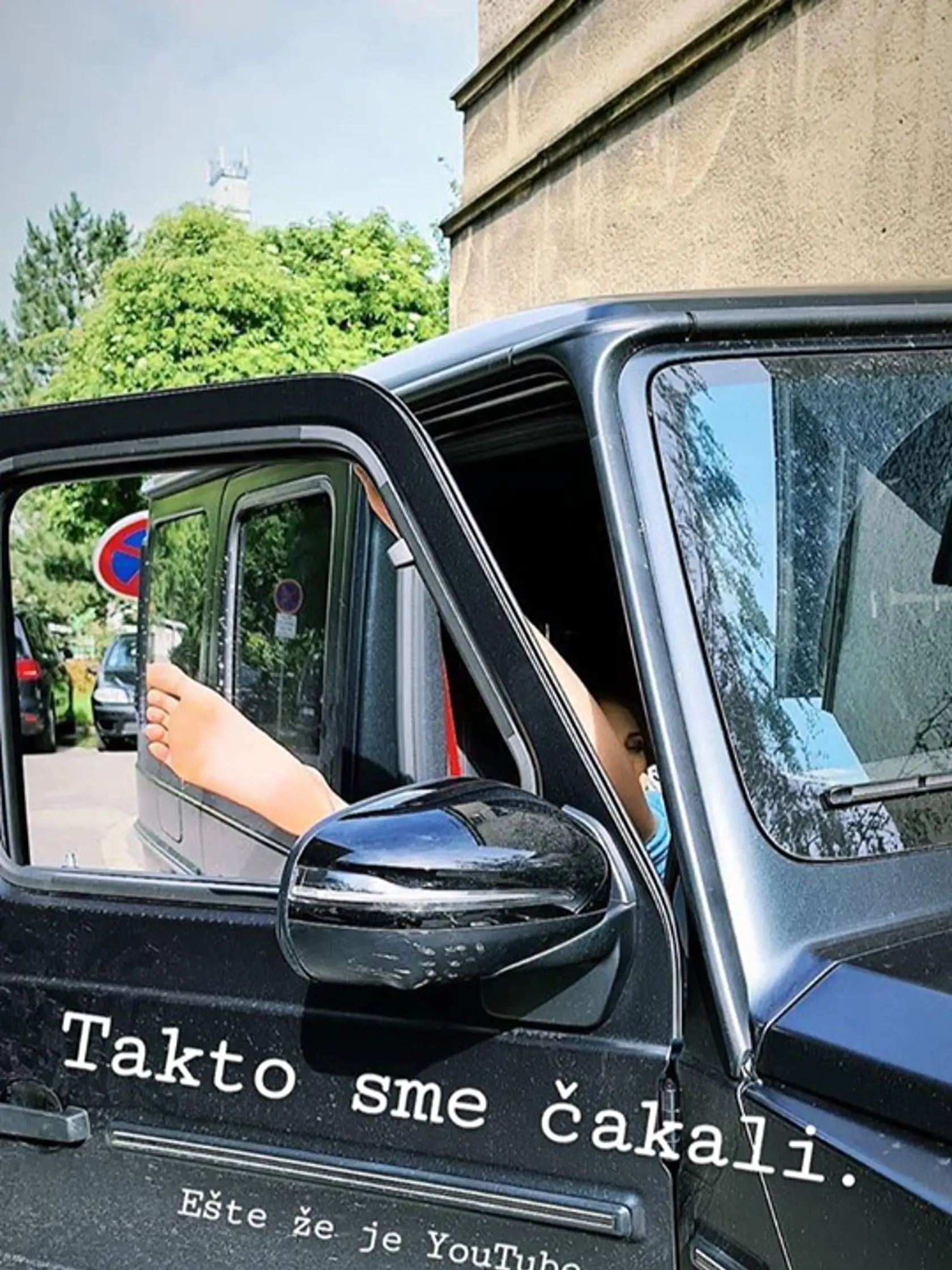 Čakanie na políciu.