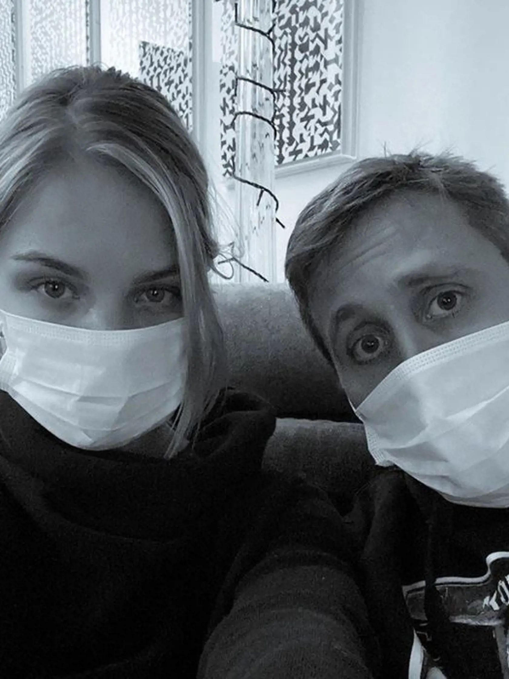 Manželia Sajfa a Veronika si z karantény ťažkú hlavu nerobia a sú v pokoji doma.
