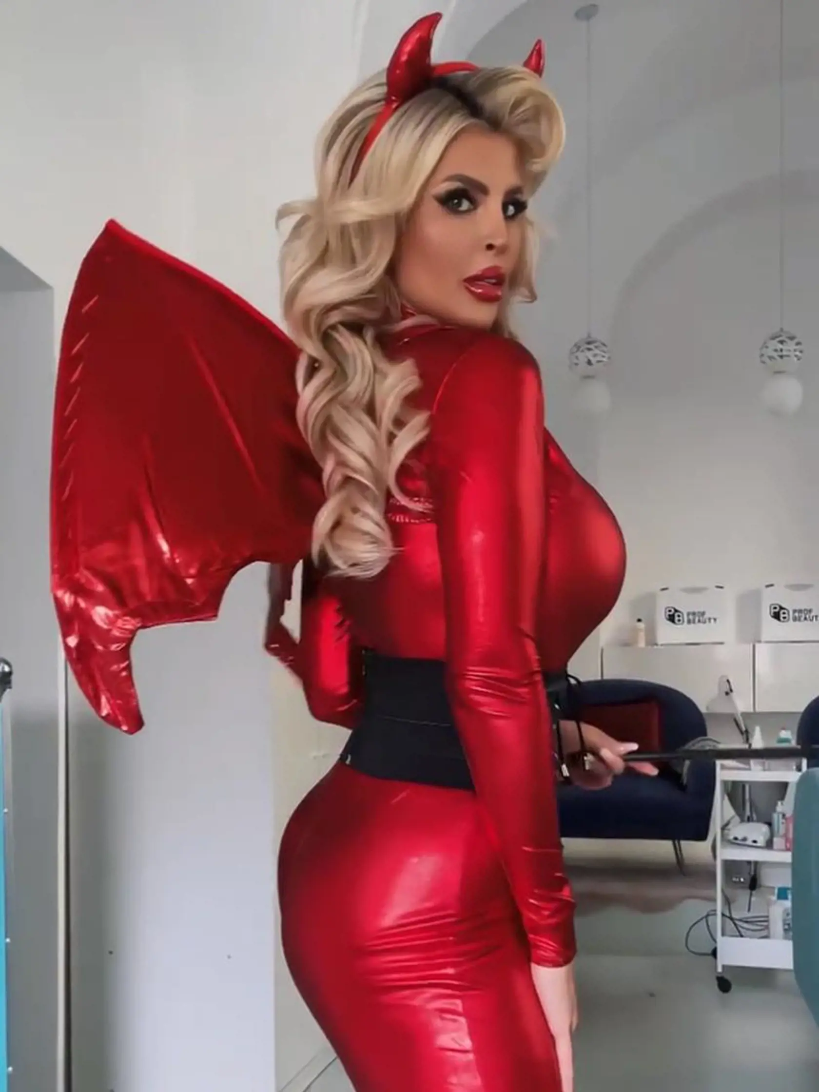 Lela Vémola