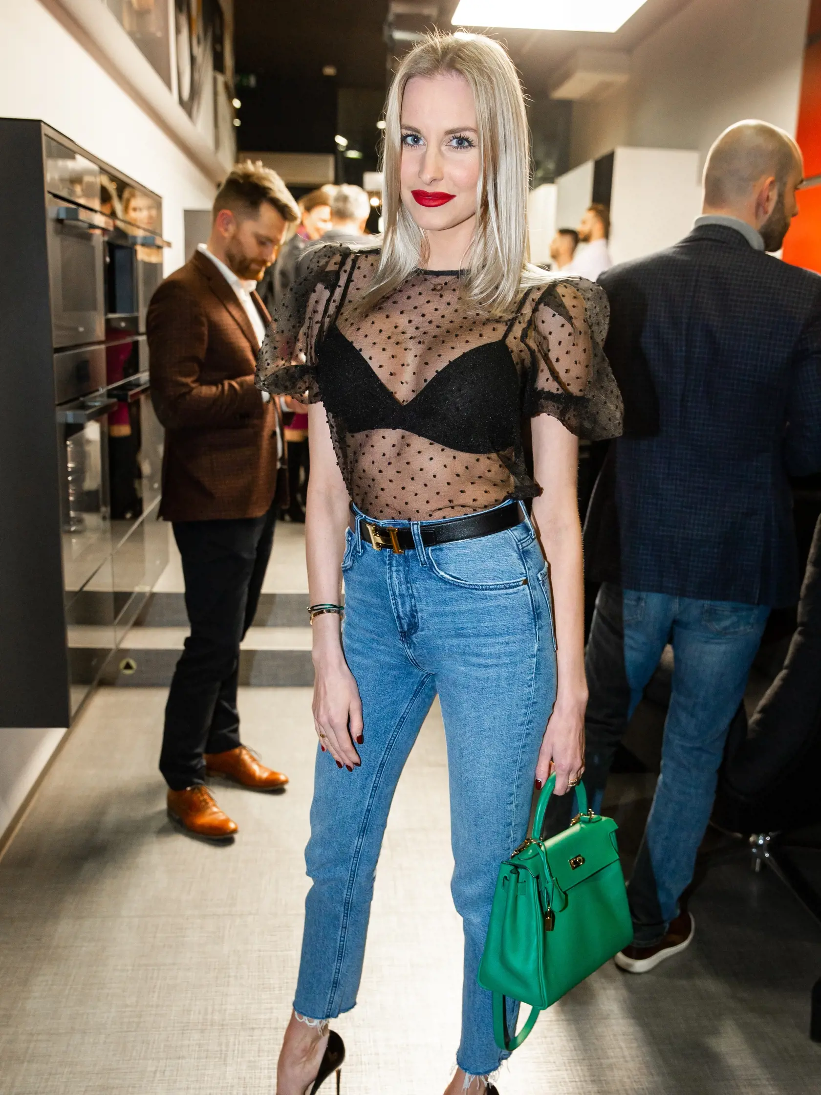 Denisa Mendrejová s kabelkou Kelly od Hermès, ktorých cena sa začína na siedmich tisícoch eur.
