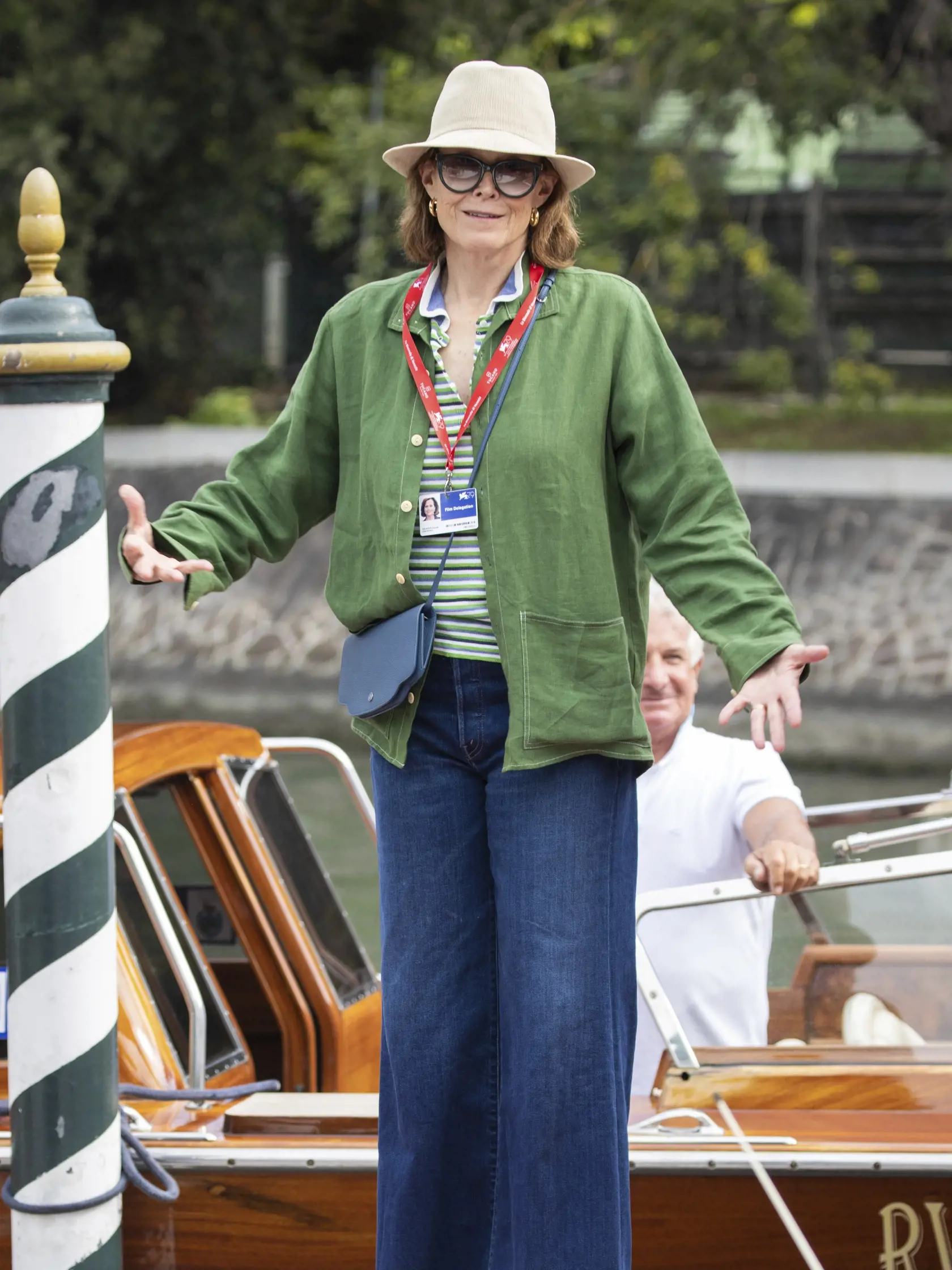 EBE 37 Benátky - Na snímke americká herečka Sigourney Weaverová prichádza na mólo Hotela Excelsior počas 79. ročníka medzinárodného filmového festivalu v Benátkach v piatok 2. septembra 2022.  FOTO TASR/AP

Sigourney Weaver arrives at the Excelsior Hotel pier during the during the 79th edition of the Venice Film Festival in Venice, Italy, Friday, Sept. 2, 2022. (Photo by Vianney Le Caer/Invision/AP)