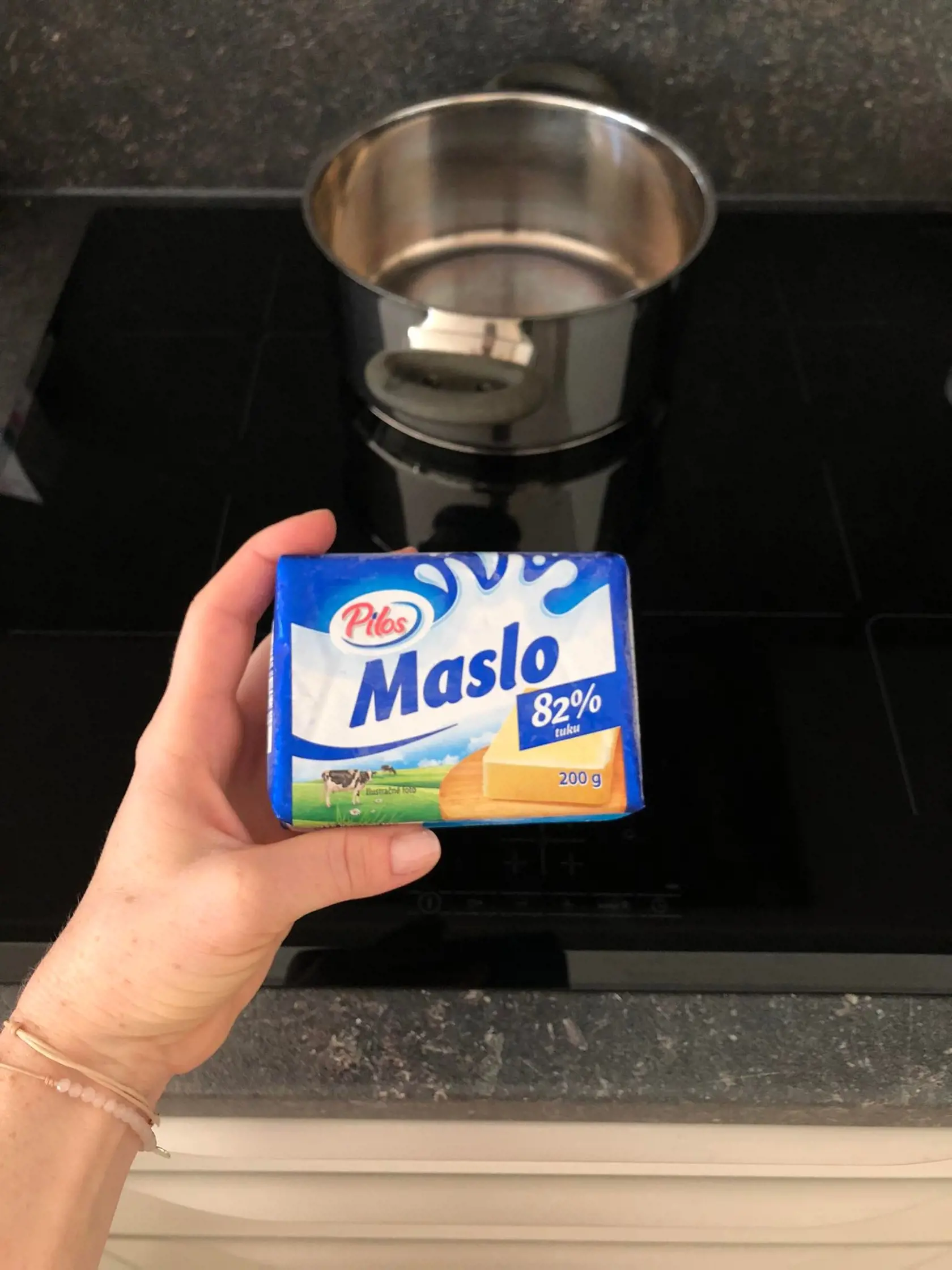 Nespokojný čitateľ nám poslal fotografiu masla. Ešte pred niekoľkými mesiacmi kupoval rovnaké maslo s hmotnosťou 250 gramov.