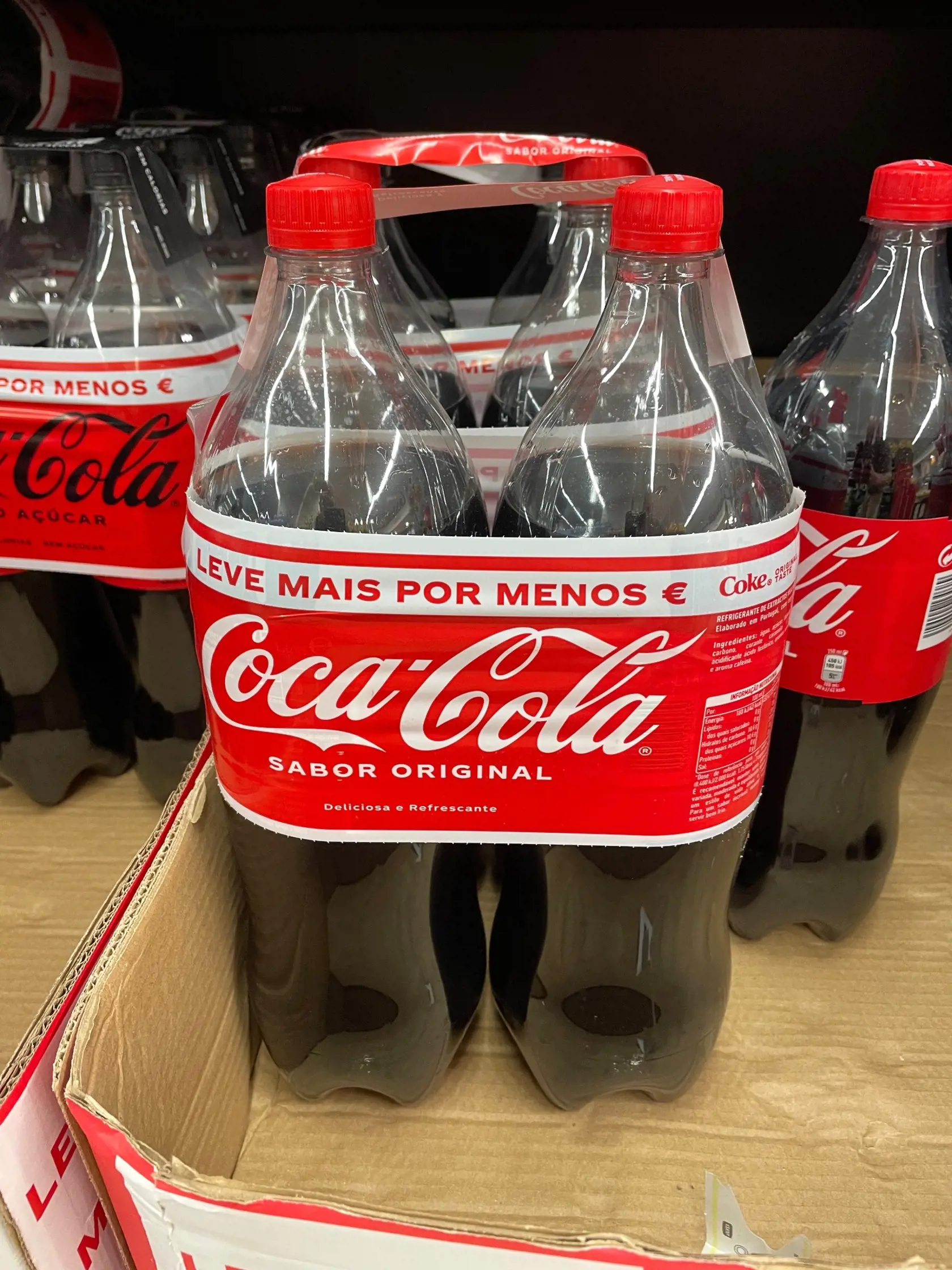 Žiadne dva litre. V na niektorých miestach v zahraničí kúpite obľúbenú Coca Colu vo veľkosti 1,75 l.